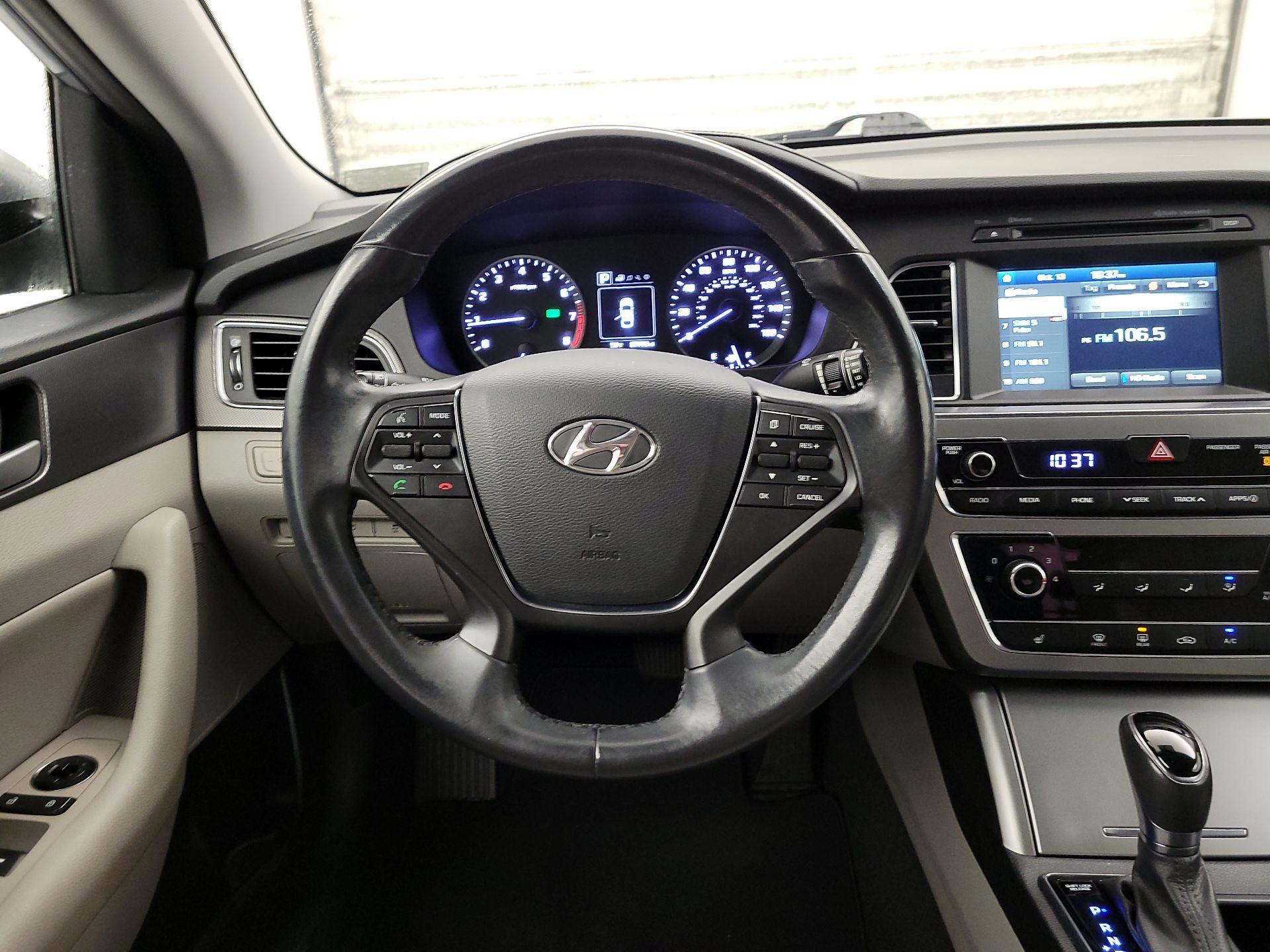 Thumbnail: 2016 Hyundai Sonata - 10