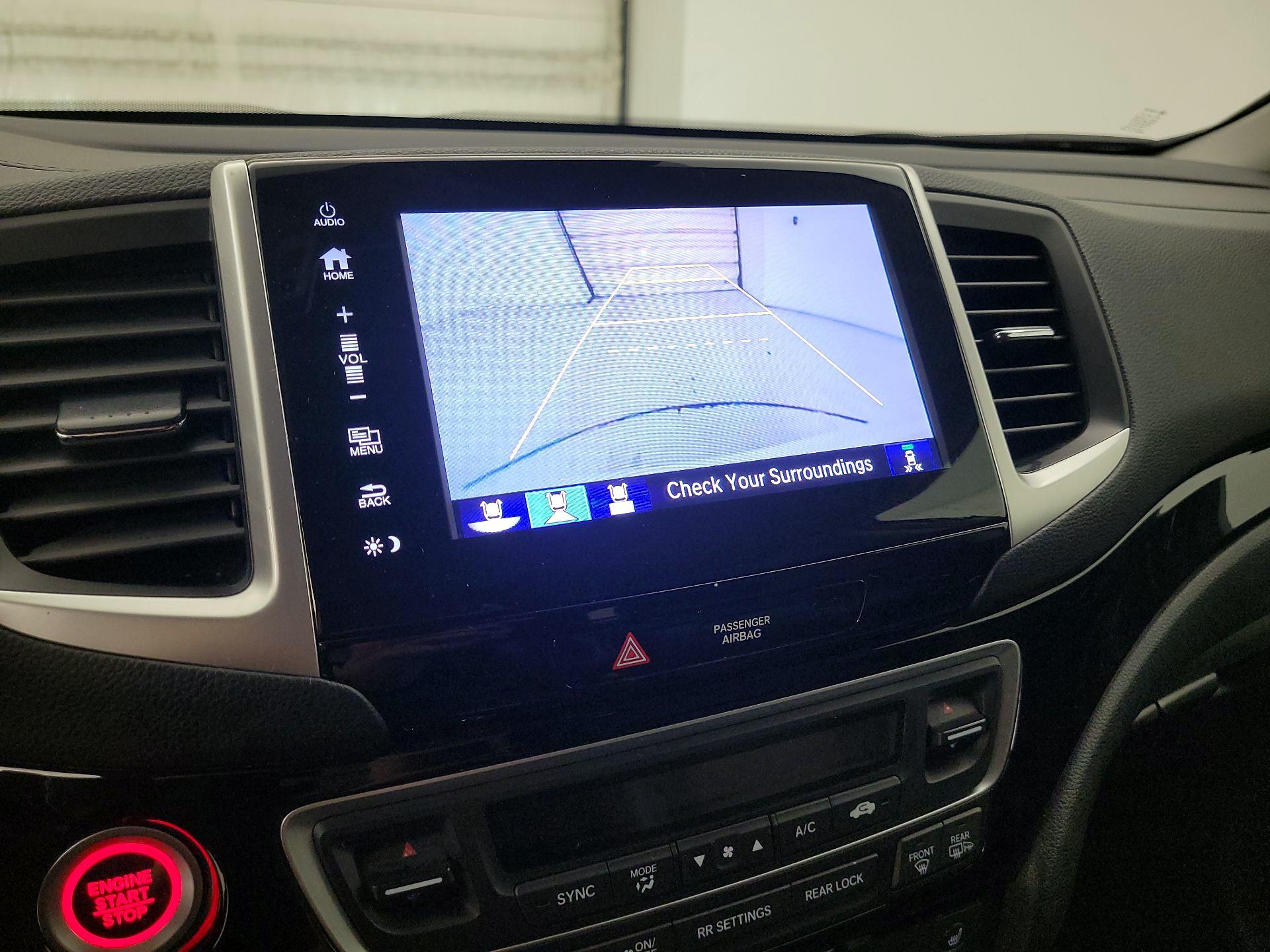 Thumbnail: 2017 Honda Pilot - 14