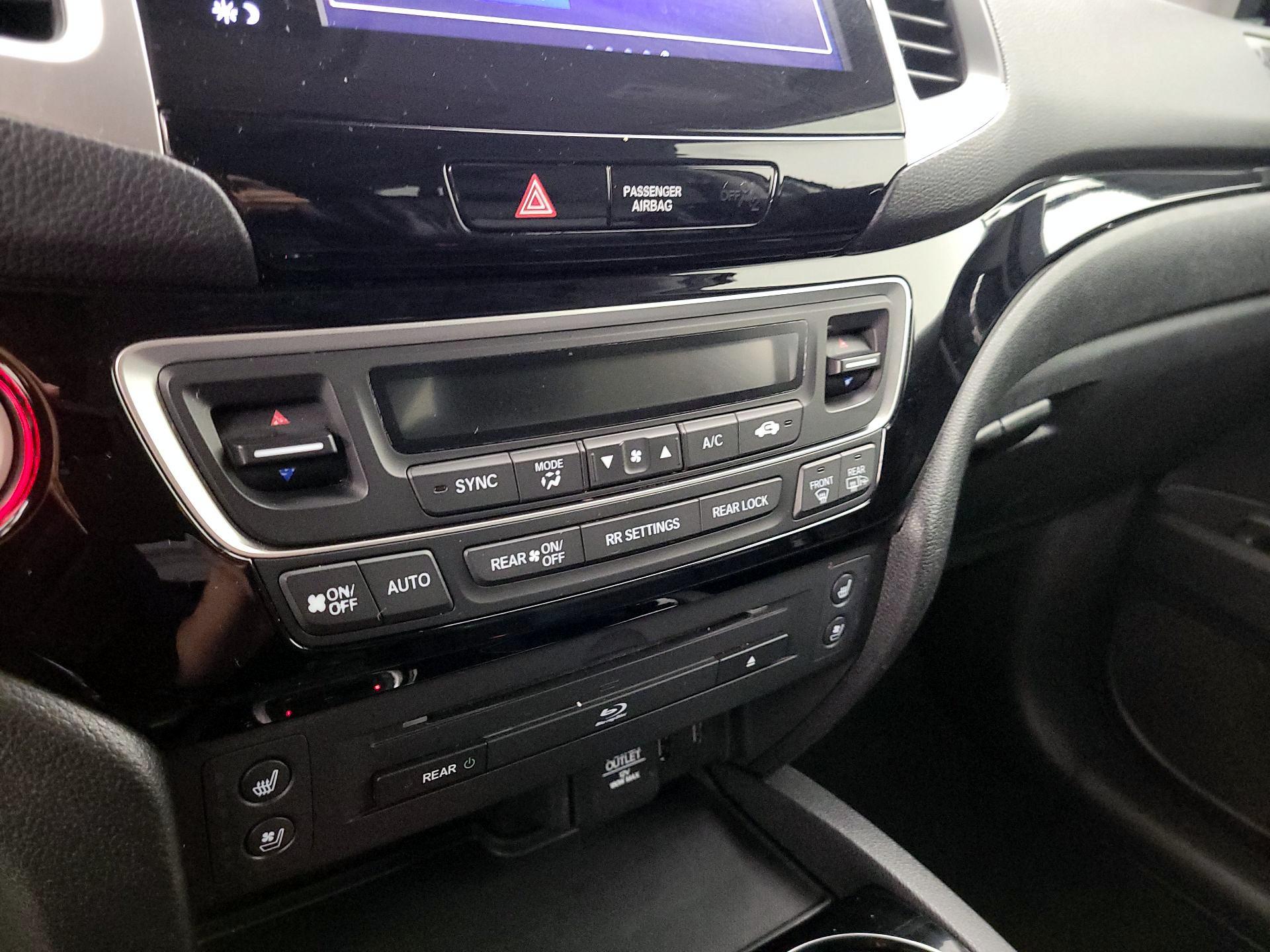 Thumbnail: 2017 Honda Pilot - 16