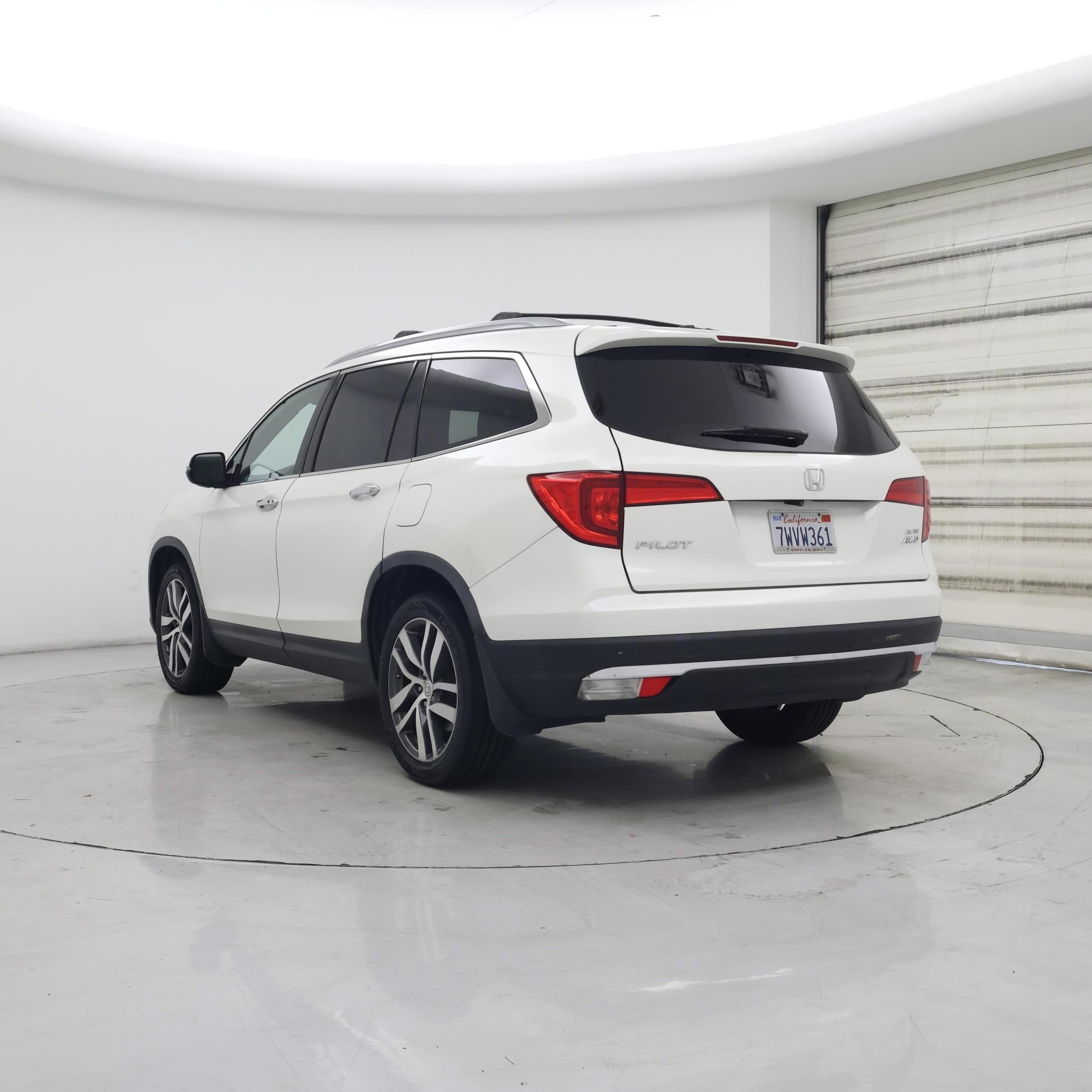 Thumbnail: 2017 Honda Pilot - 2