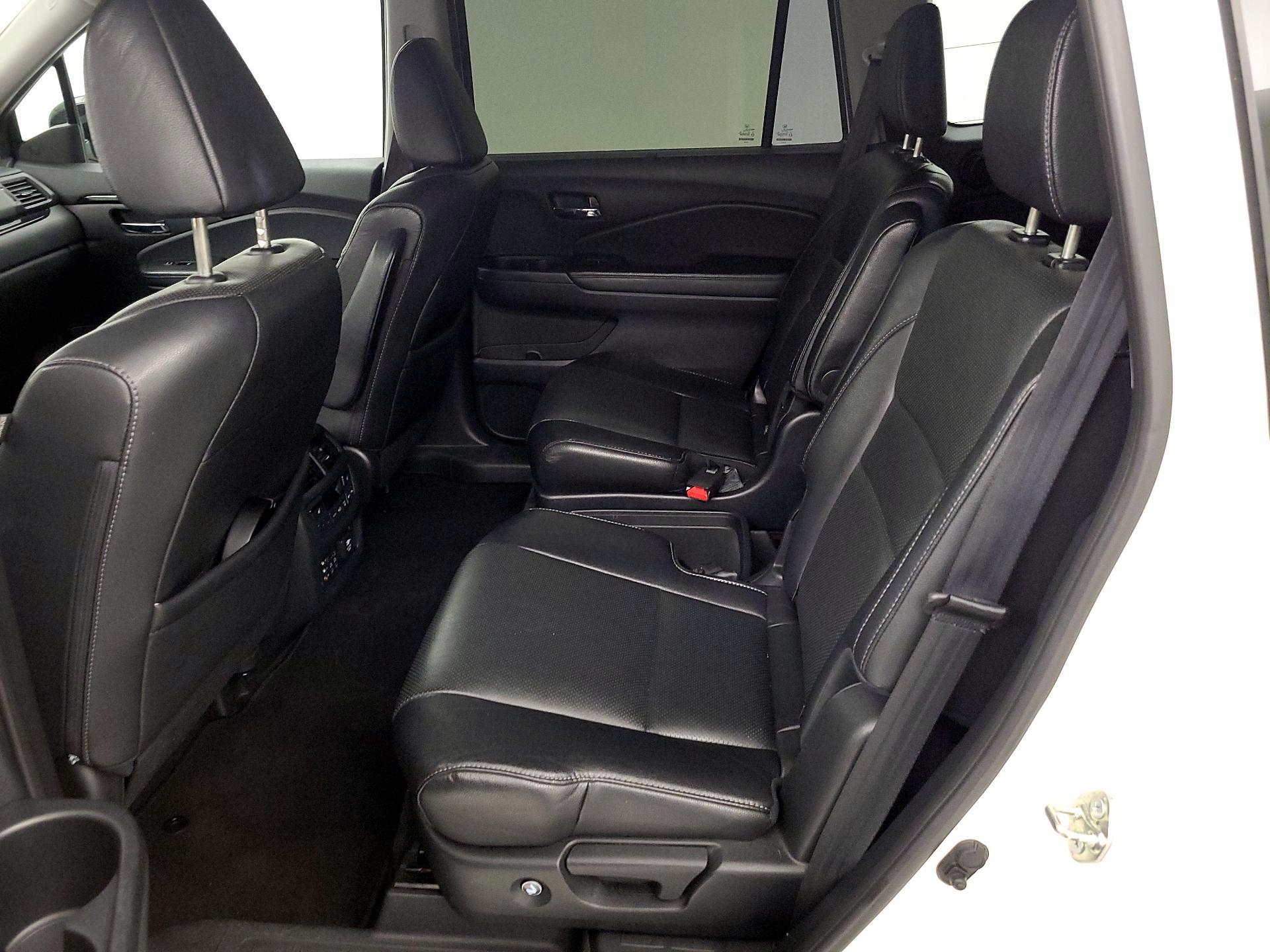 Thumbnail: 2017 Honda Pilot - 19