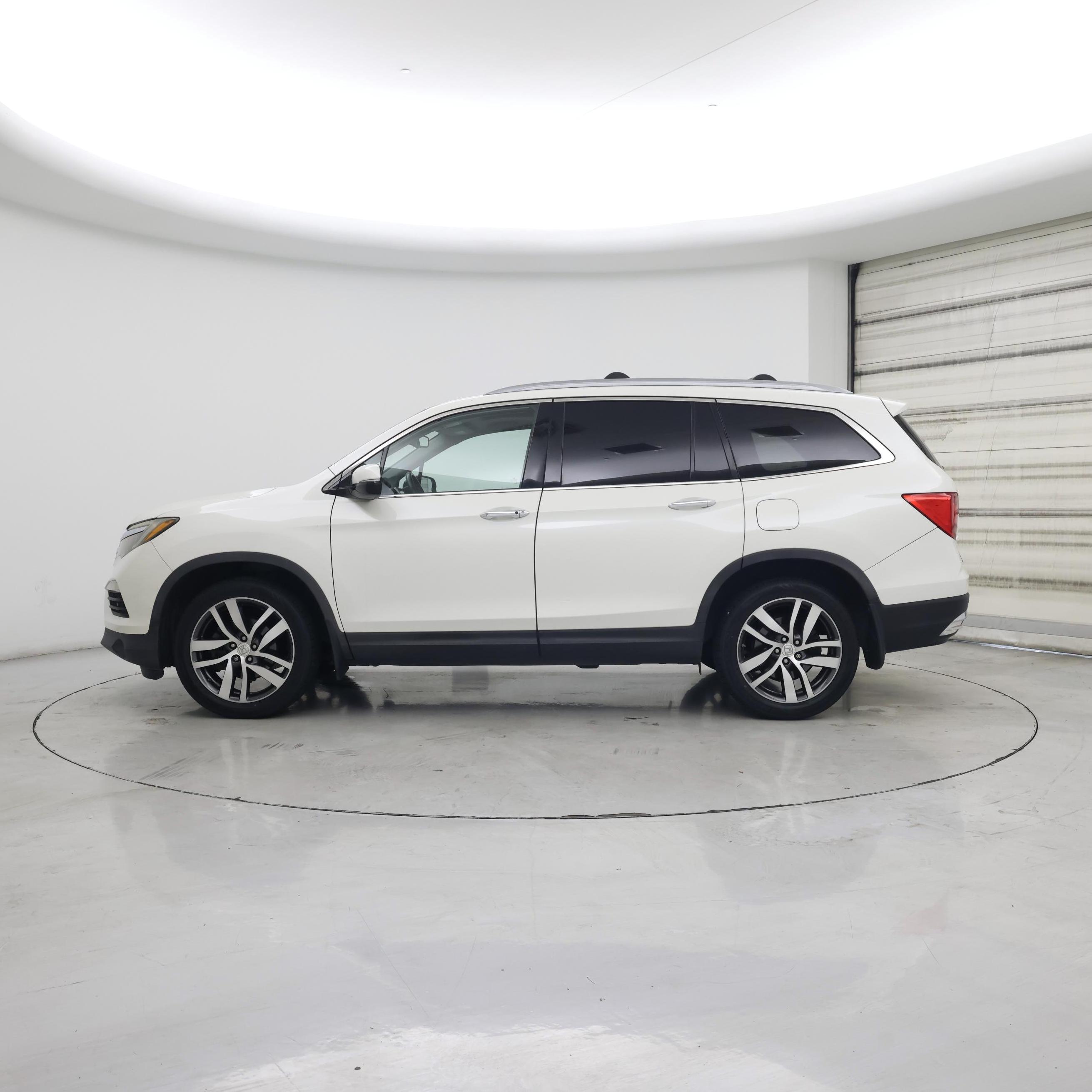 Thumbnail: 2017 Honda Pilot - 3