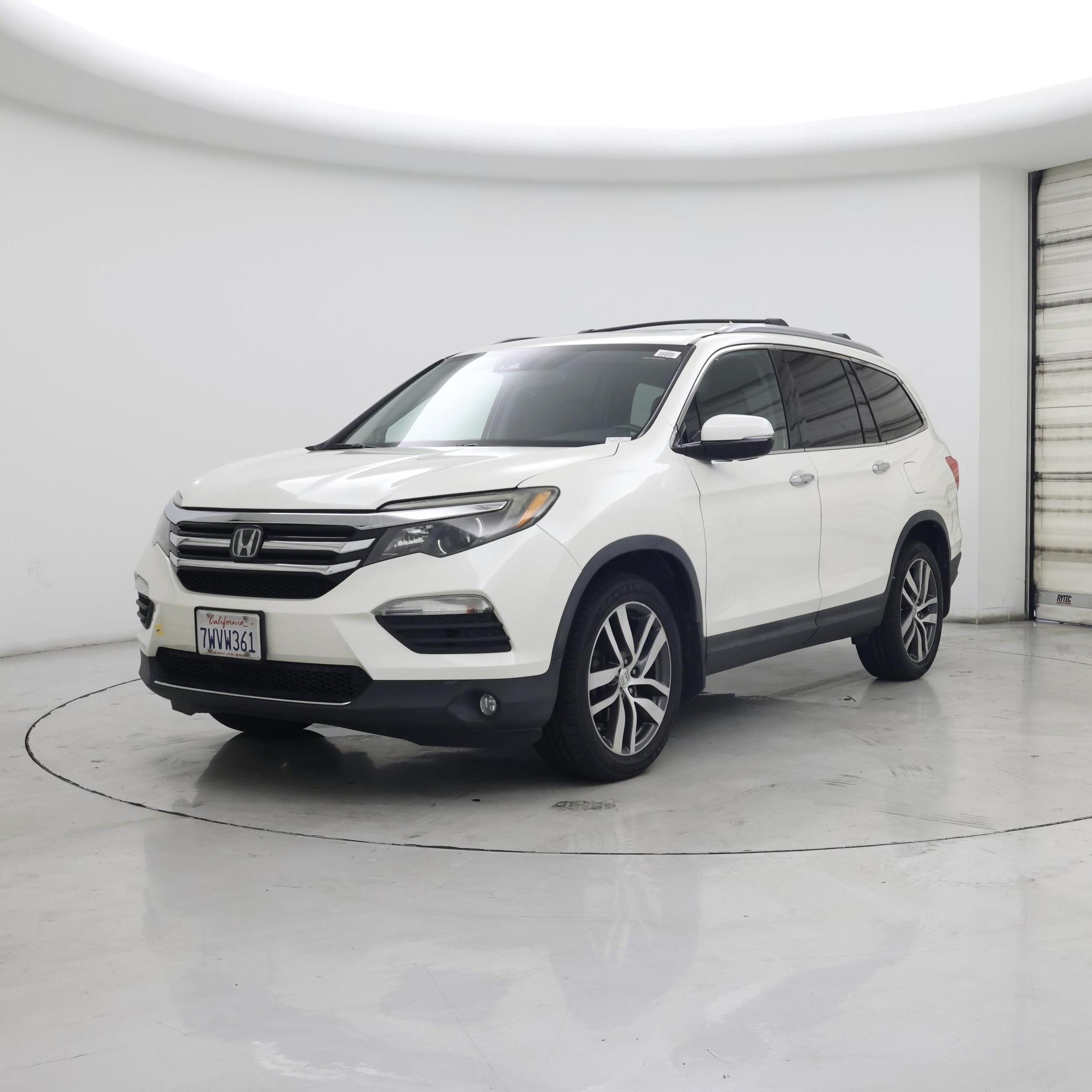 Thumbnail: 2017 Honda Pilot - 4