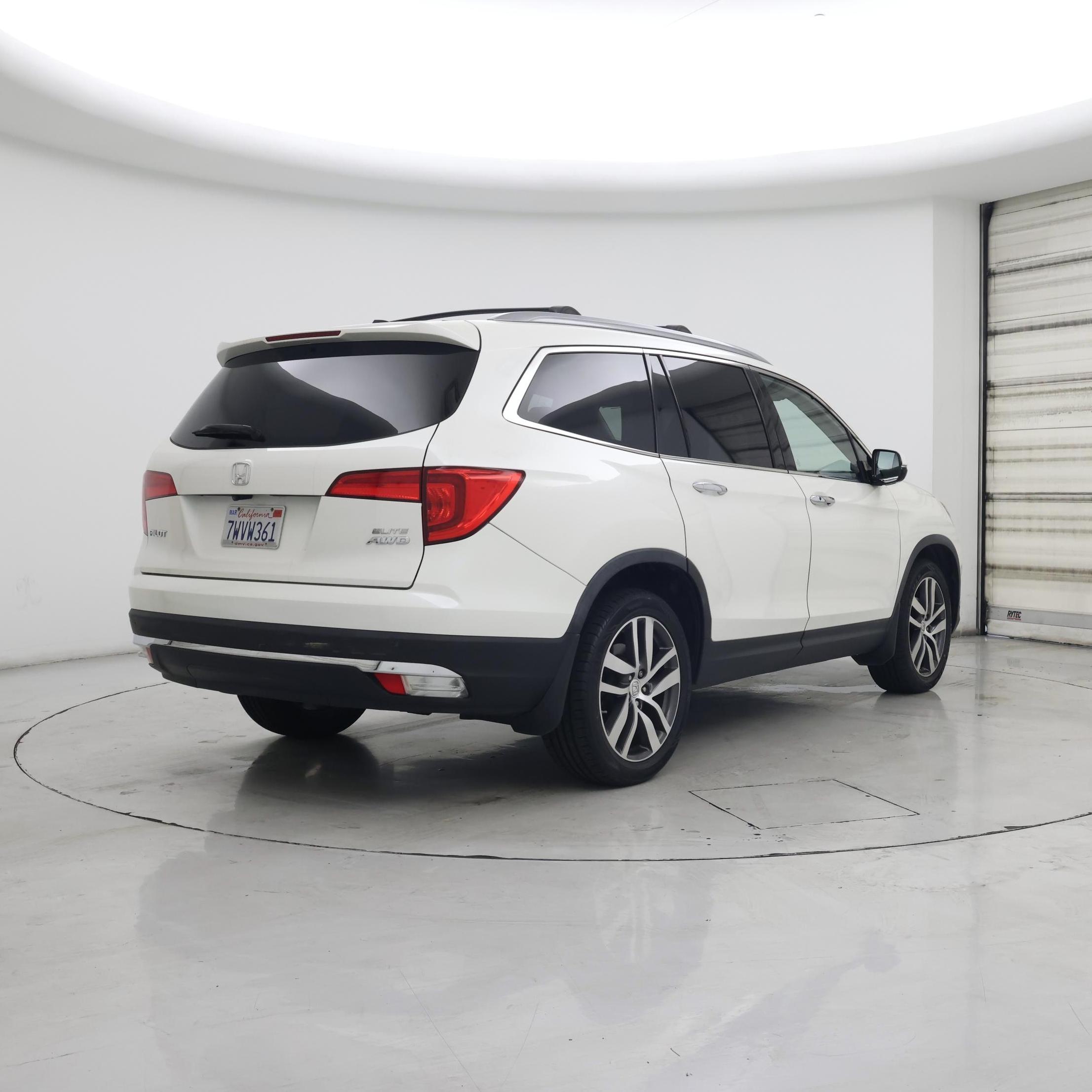 Thumbnail: 2017 Honda Pilot - 8