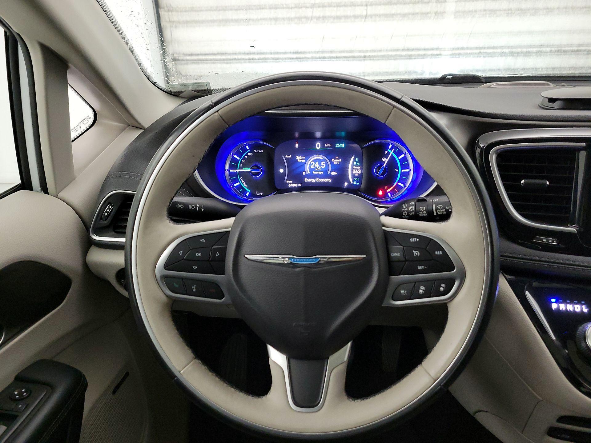 Thumbnail: 2018 Chrysler Pacifica - 10