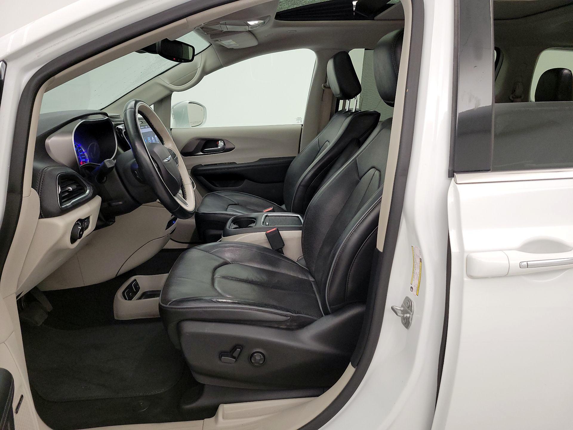 Thumbnail: 2018 Chrysler Pacifica - 11