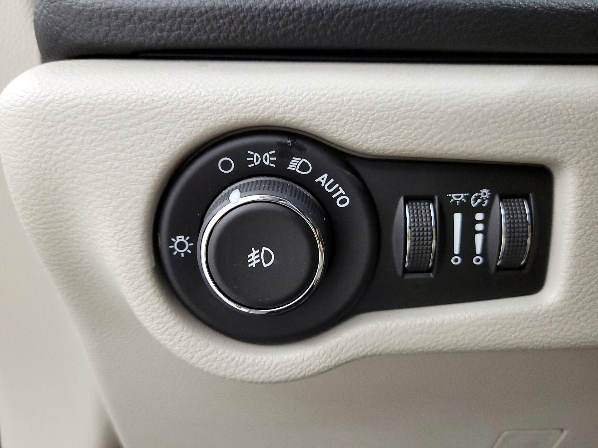 Thumbnail: 2018 Chrysler Pacifica - 13