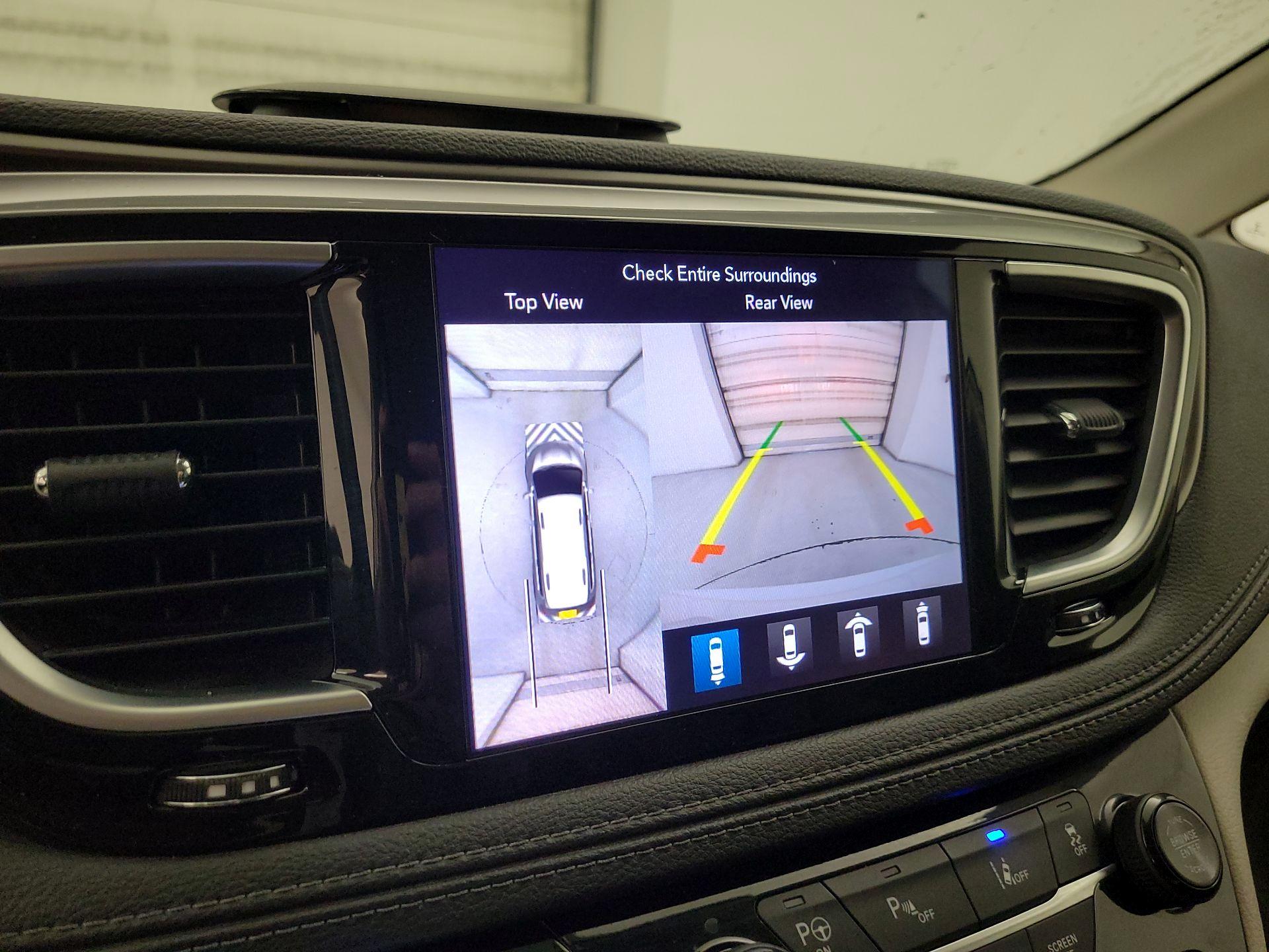 Thumbnail: 2018 Chrysler Pacifica - 15