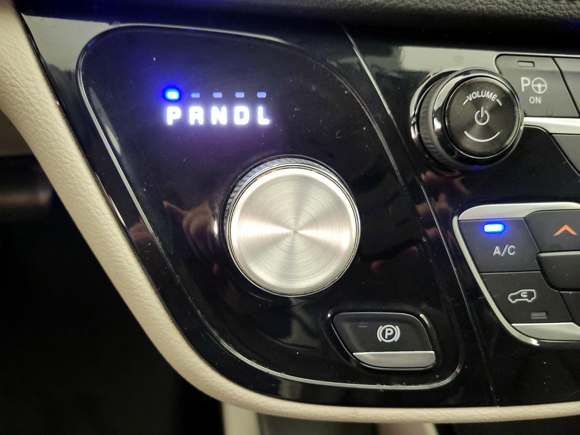 Thumbnail: 2018 Chrysler Pacifica - 18