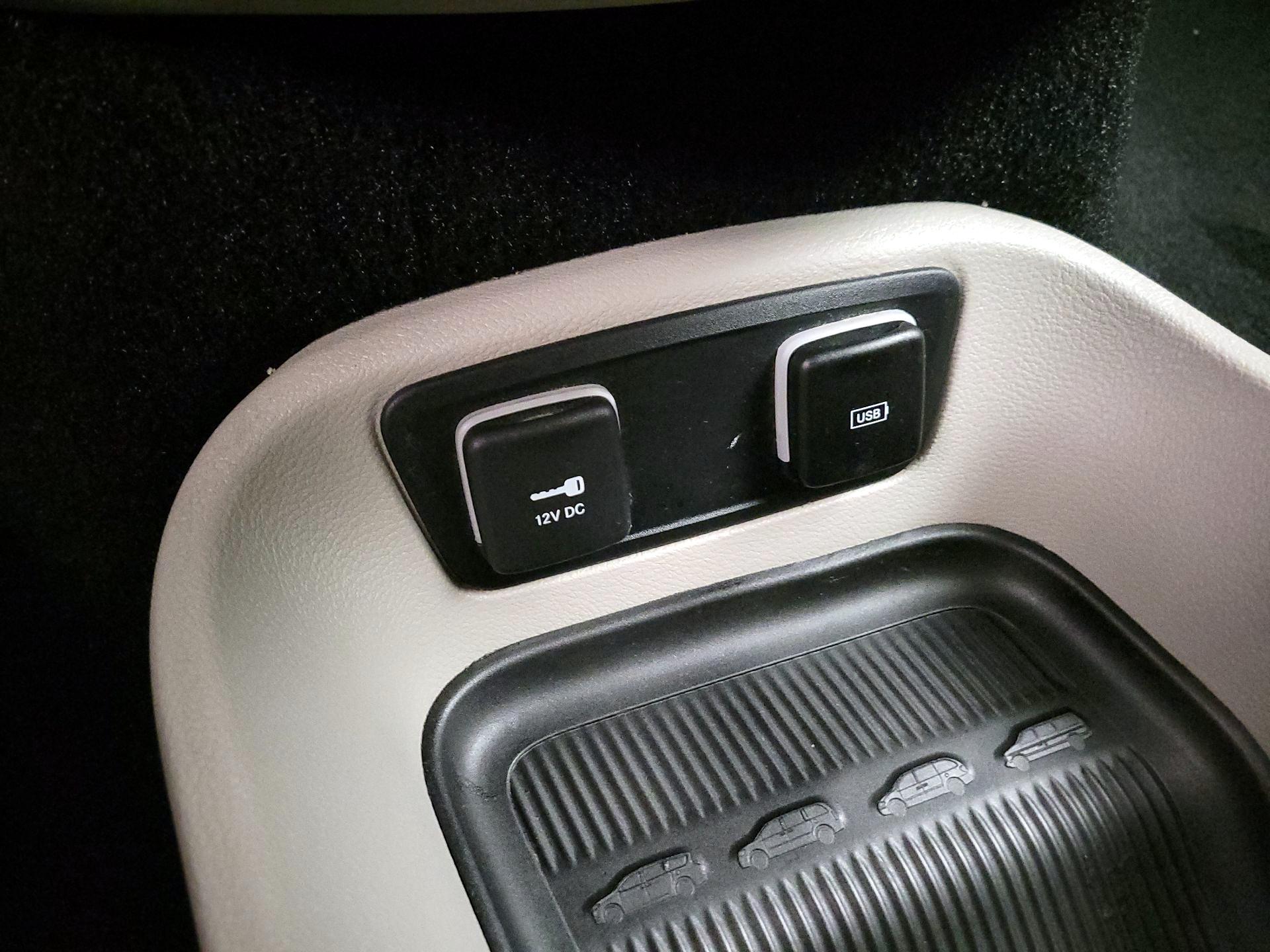 Thumbnail: 2018 Chrysler Pacifica - 19