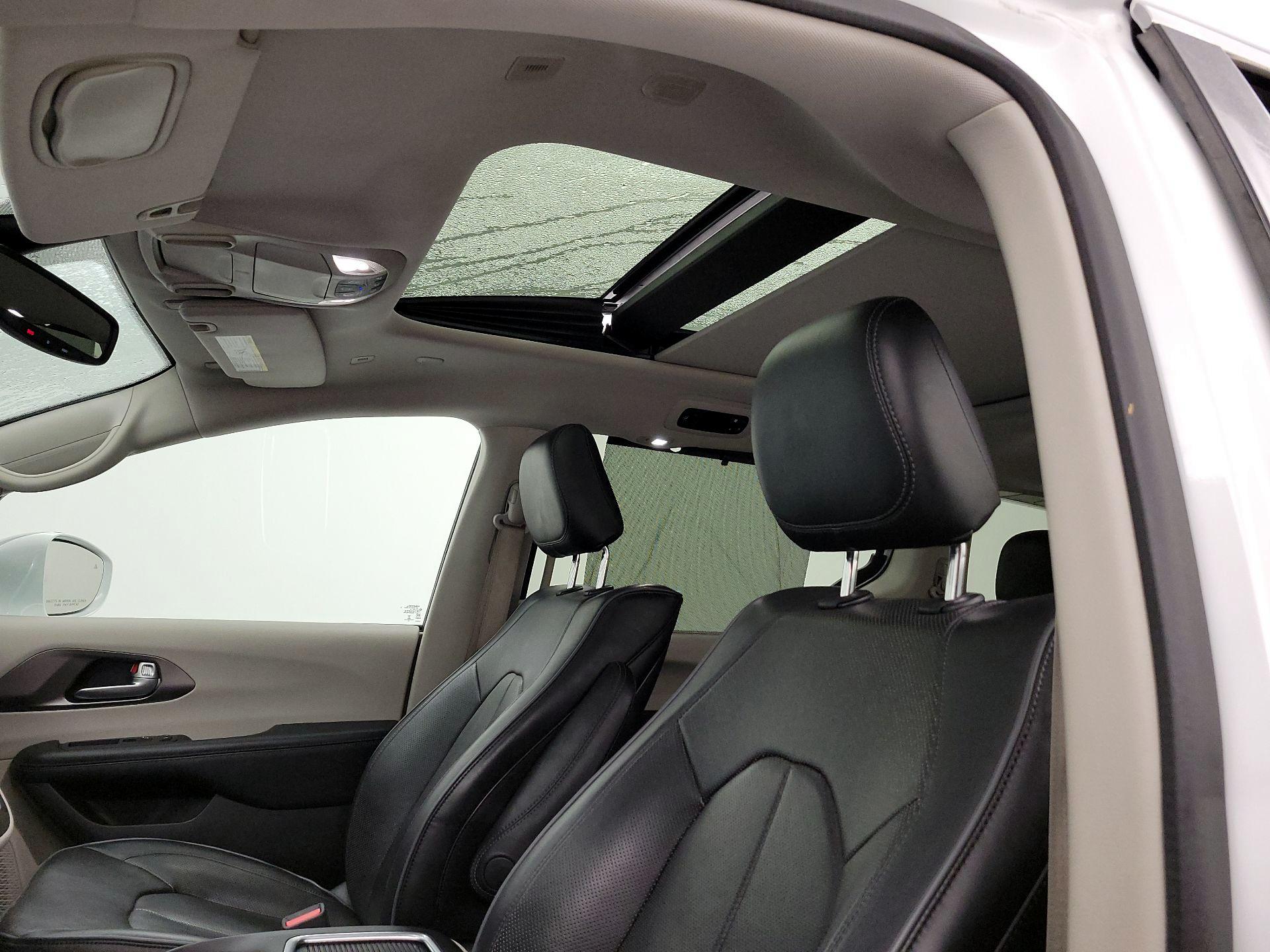 Thumbnail: 2018 Chrysler Pacifica - 20