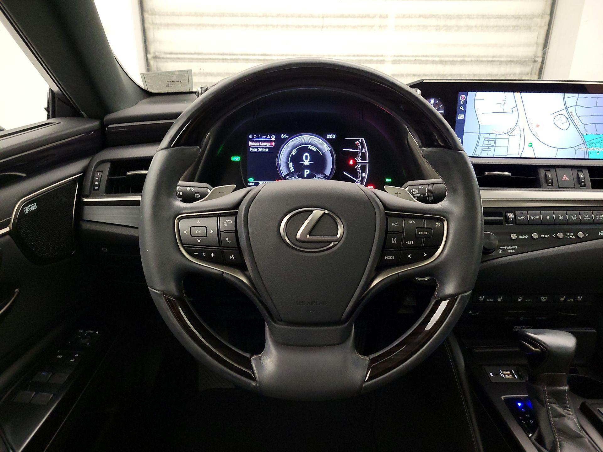 Thumbnail: 2020 Lexus ES - 10