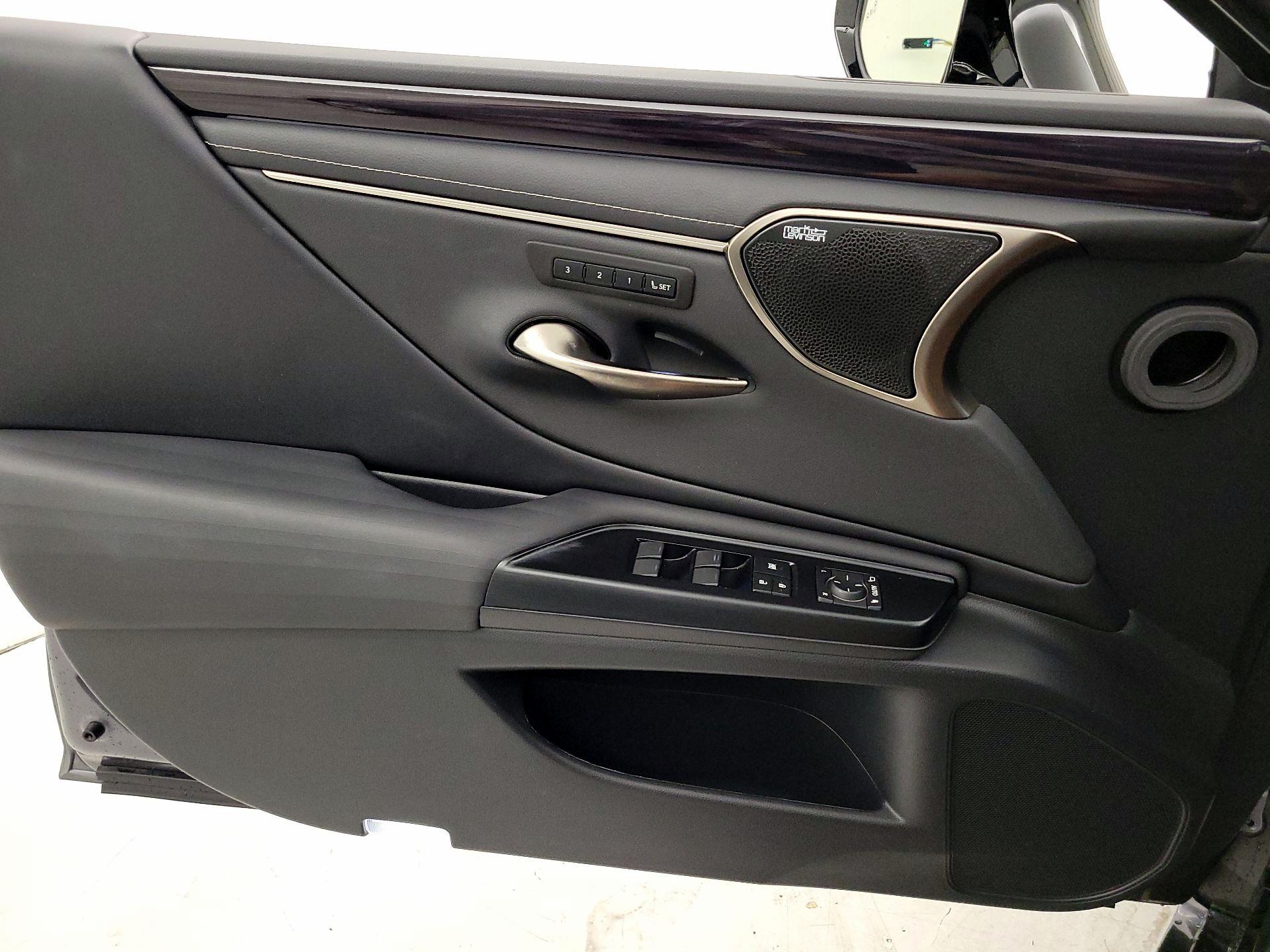 Thumbnail: 2020 Lexus ES - 12
