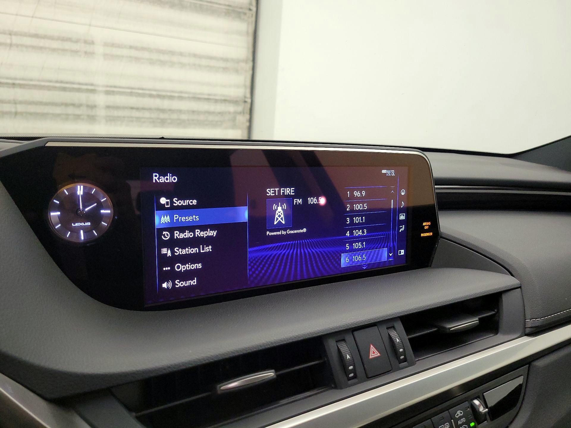 Thumbnail: 2020 Lexus ES - 16