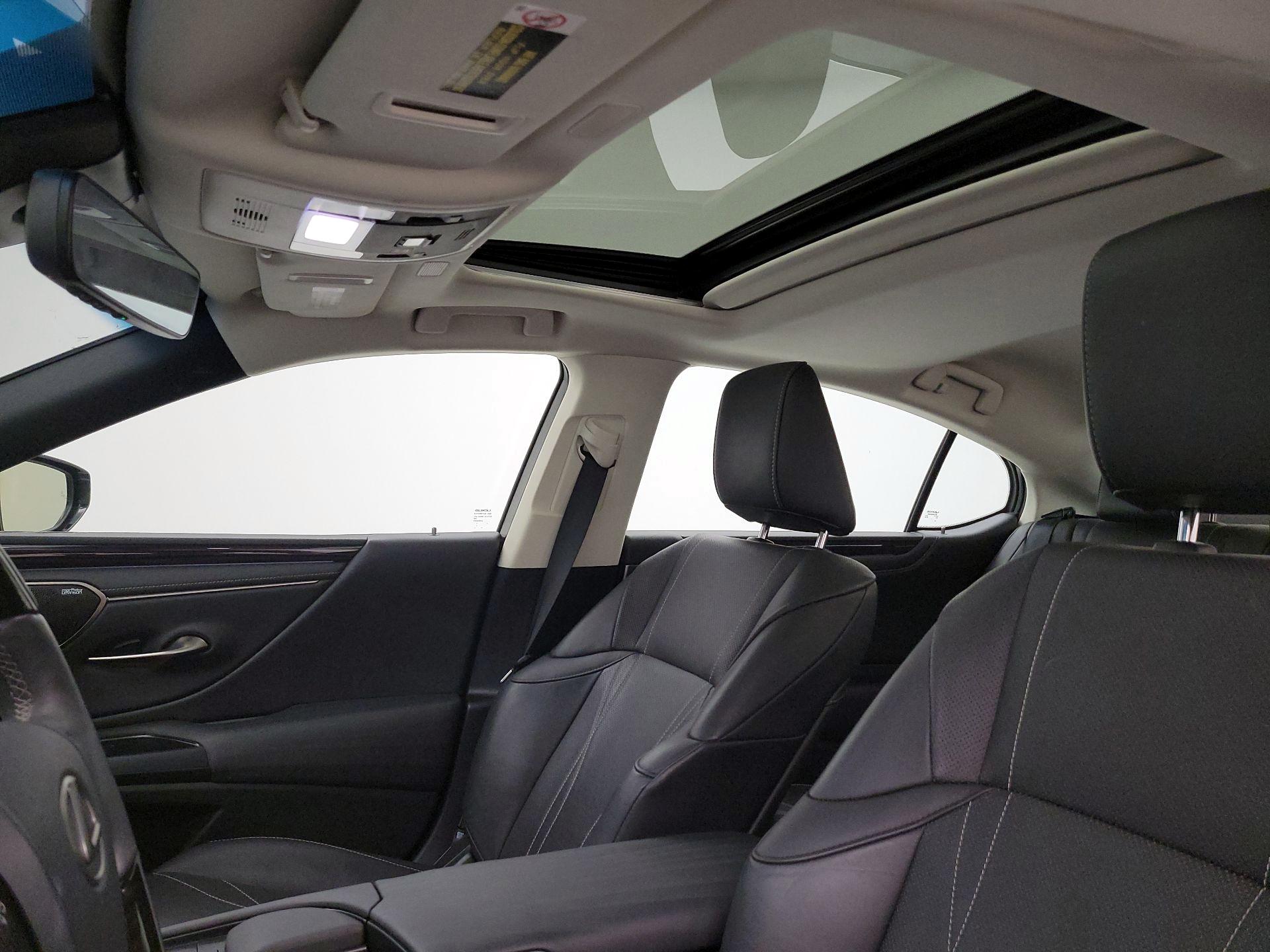 Thumbnail: 2020 Lexus ES - 20