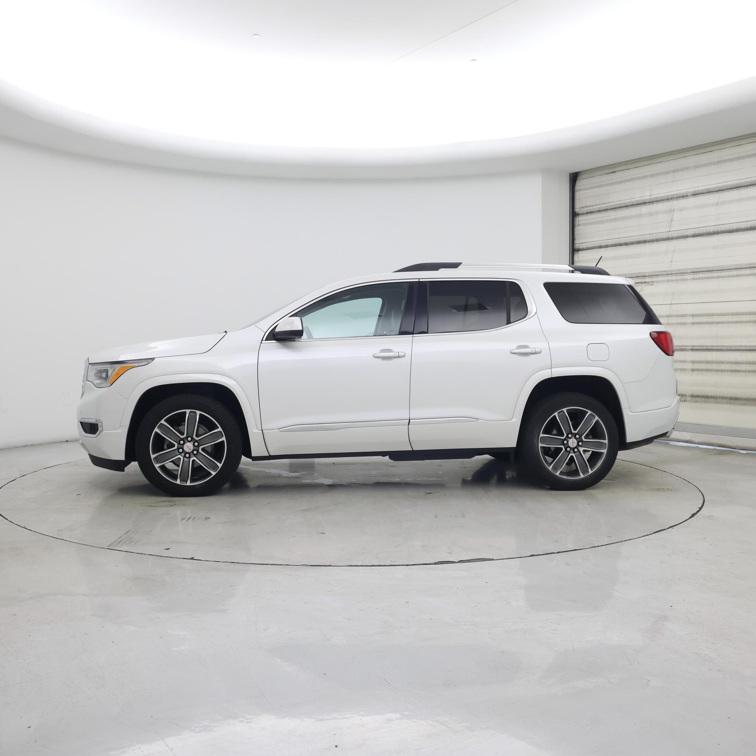 Thumbnail: 2018 GMC Acadia - 3