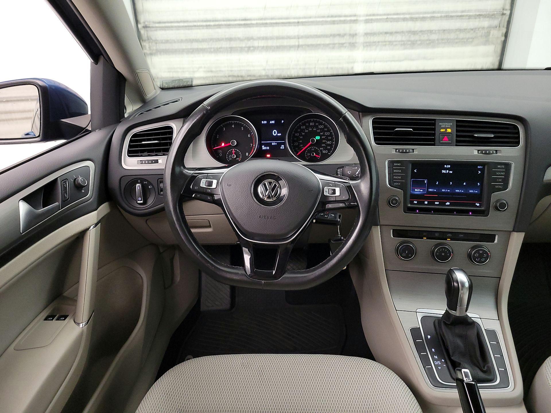 Thumbnail: 2016 Volkswagen Golf - 10