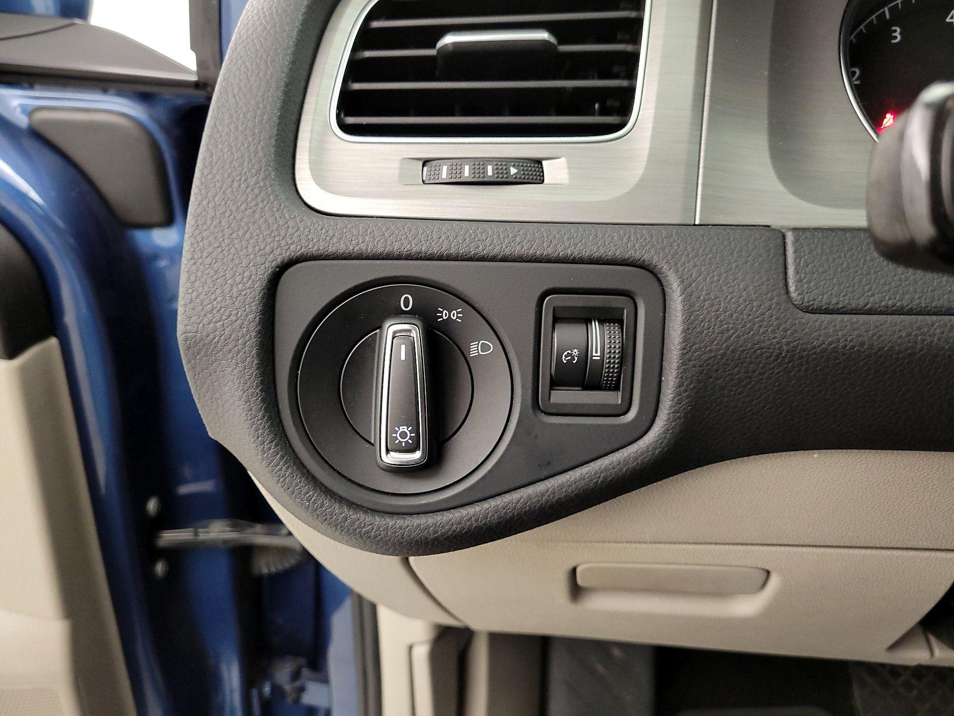 Thumbnail: 2016 Volkswagen Golf - 13