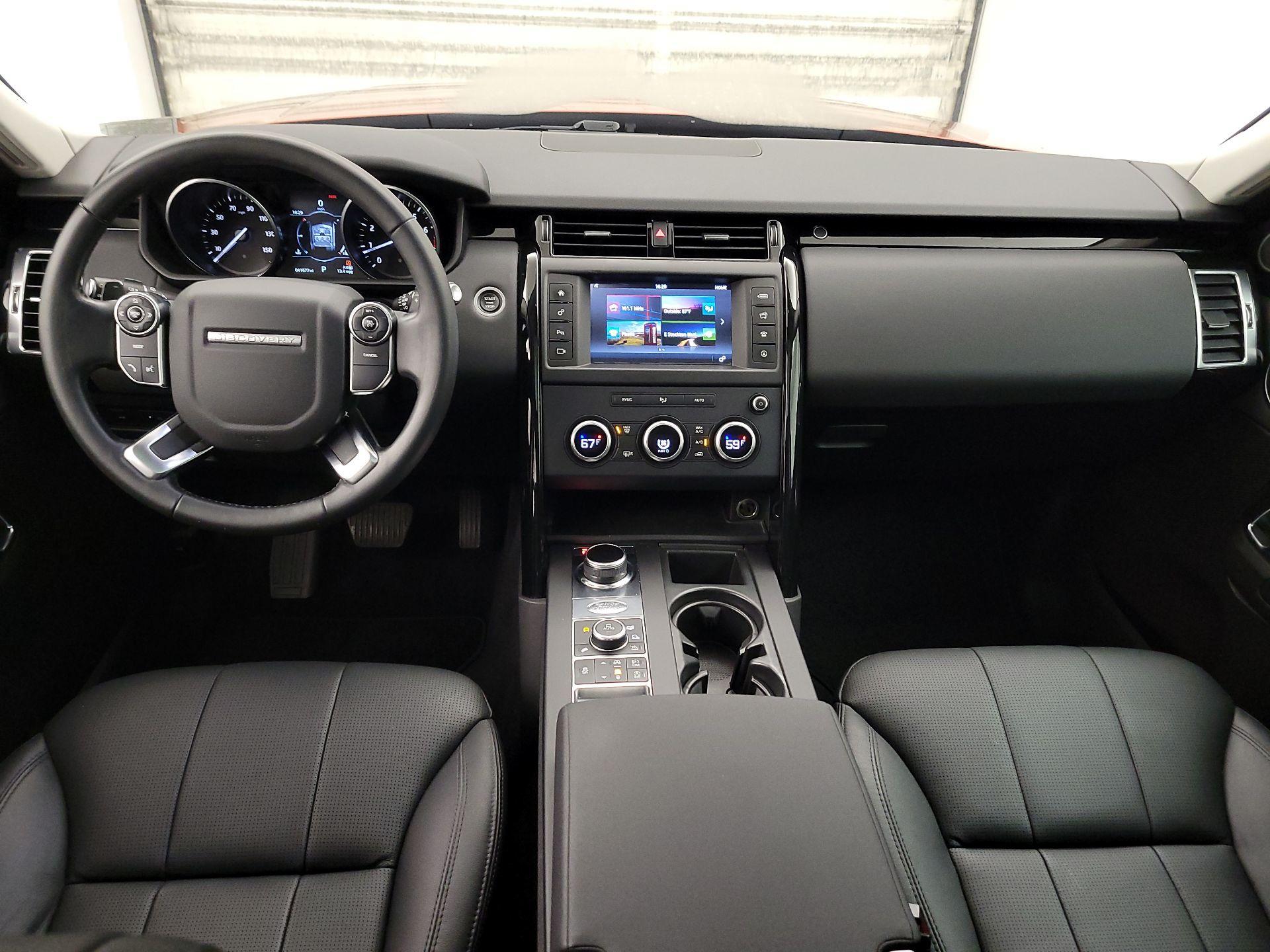 Thumbnail: 2017 Land Rover Discovery - 9