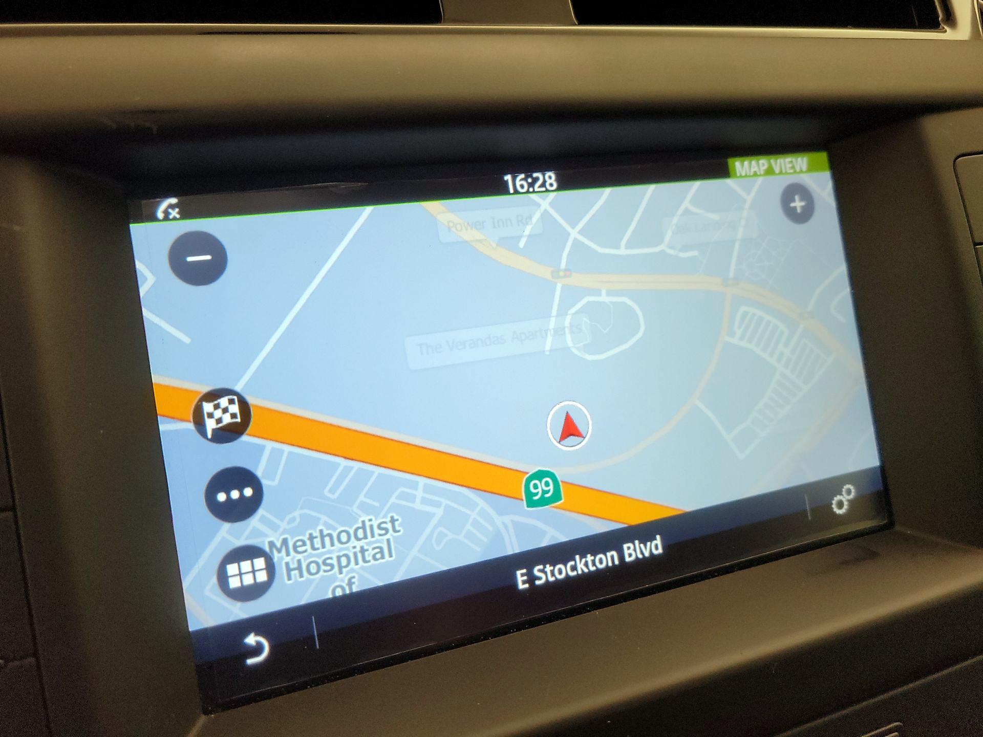 Thumbnail: 2017 Land Rover Discovery - 14