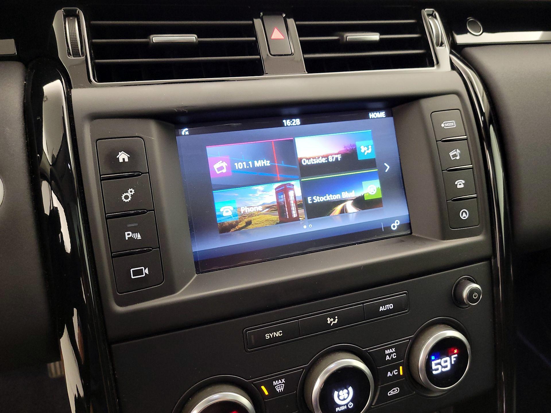 Thumbnail: 2017 Land Rover Discovery - 16