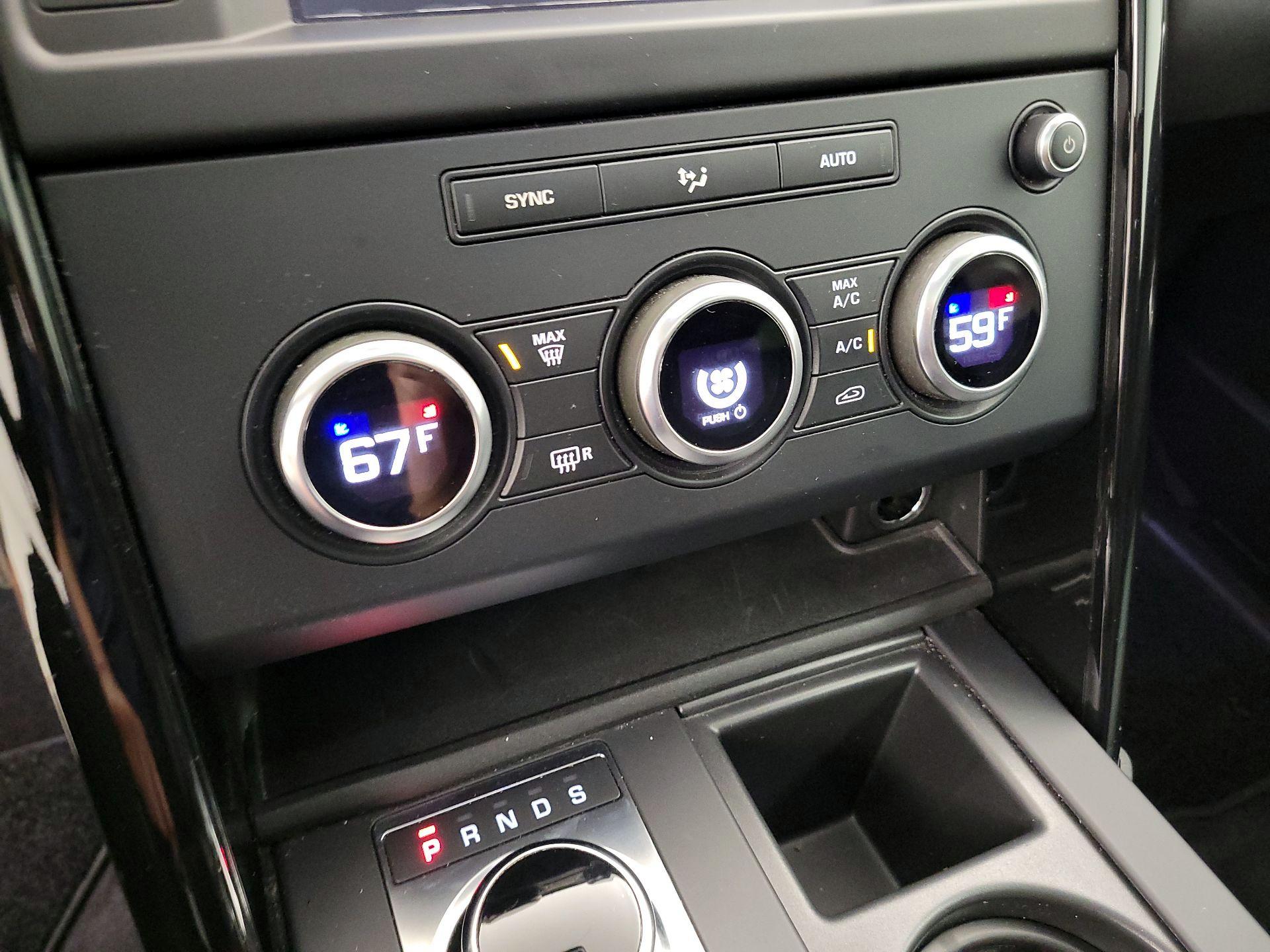 Thumbnail: 2017 Land Rover Discovery - 17