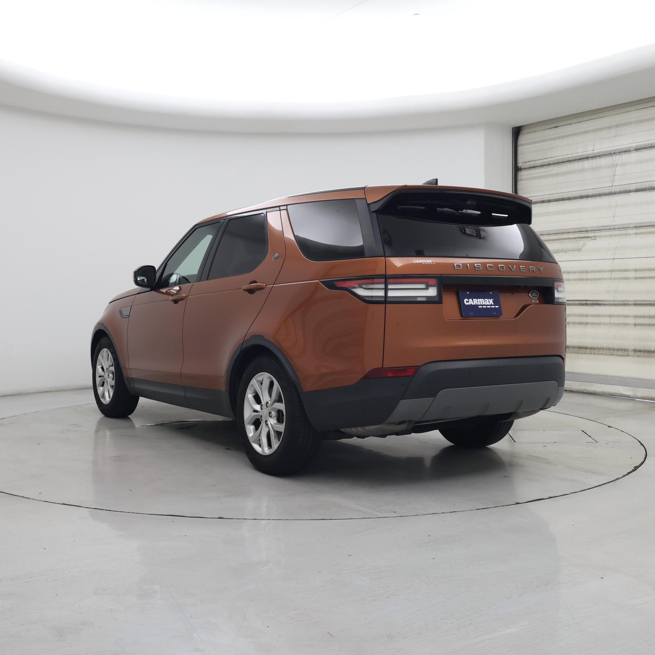 Thumbnail: 2017 Land Rover Discovery - 2