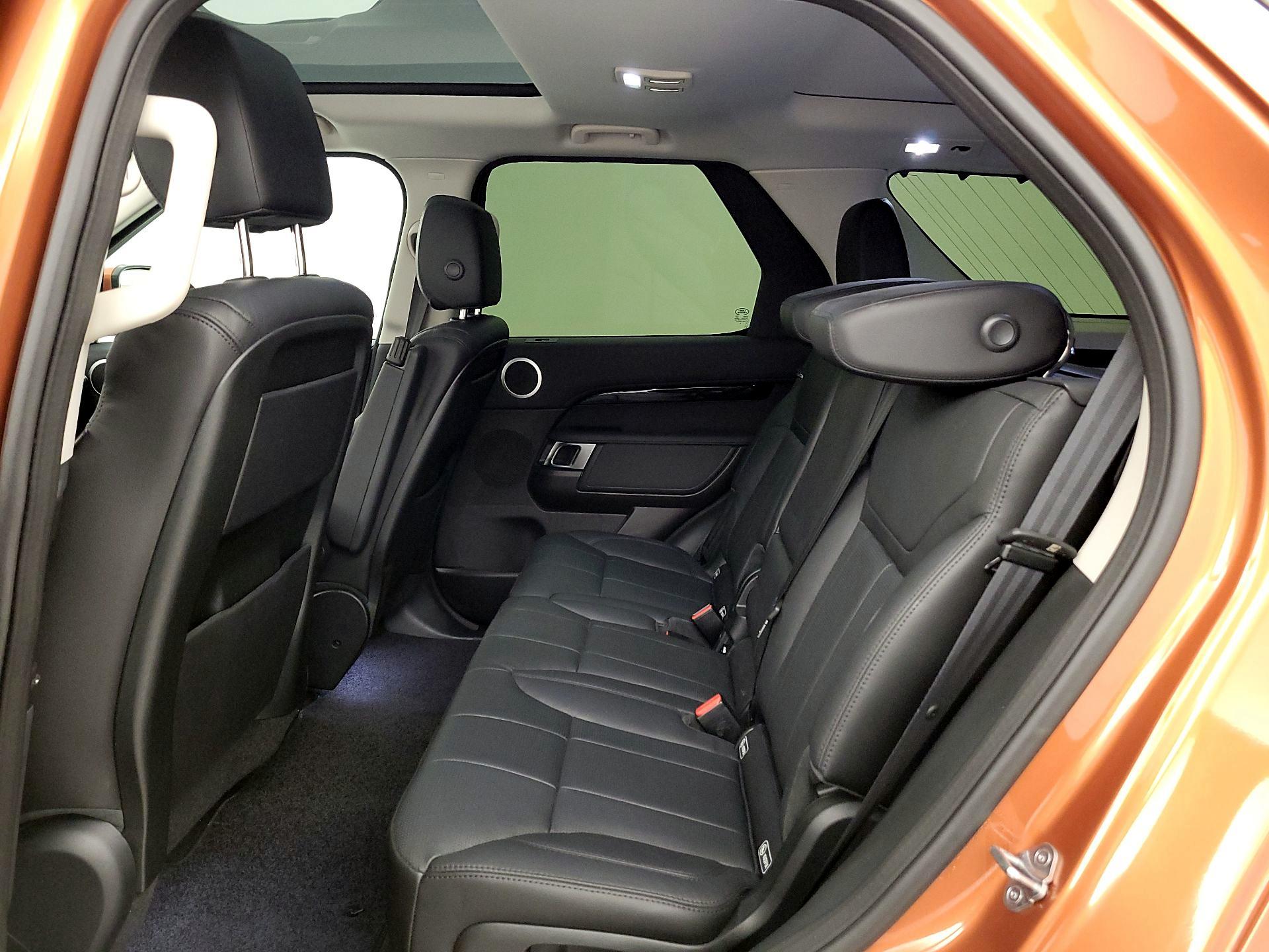 Thumbnail: 2017 Land Rover Discovery - 20