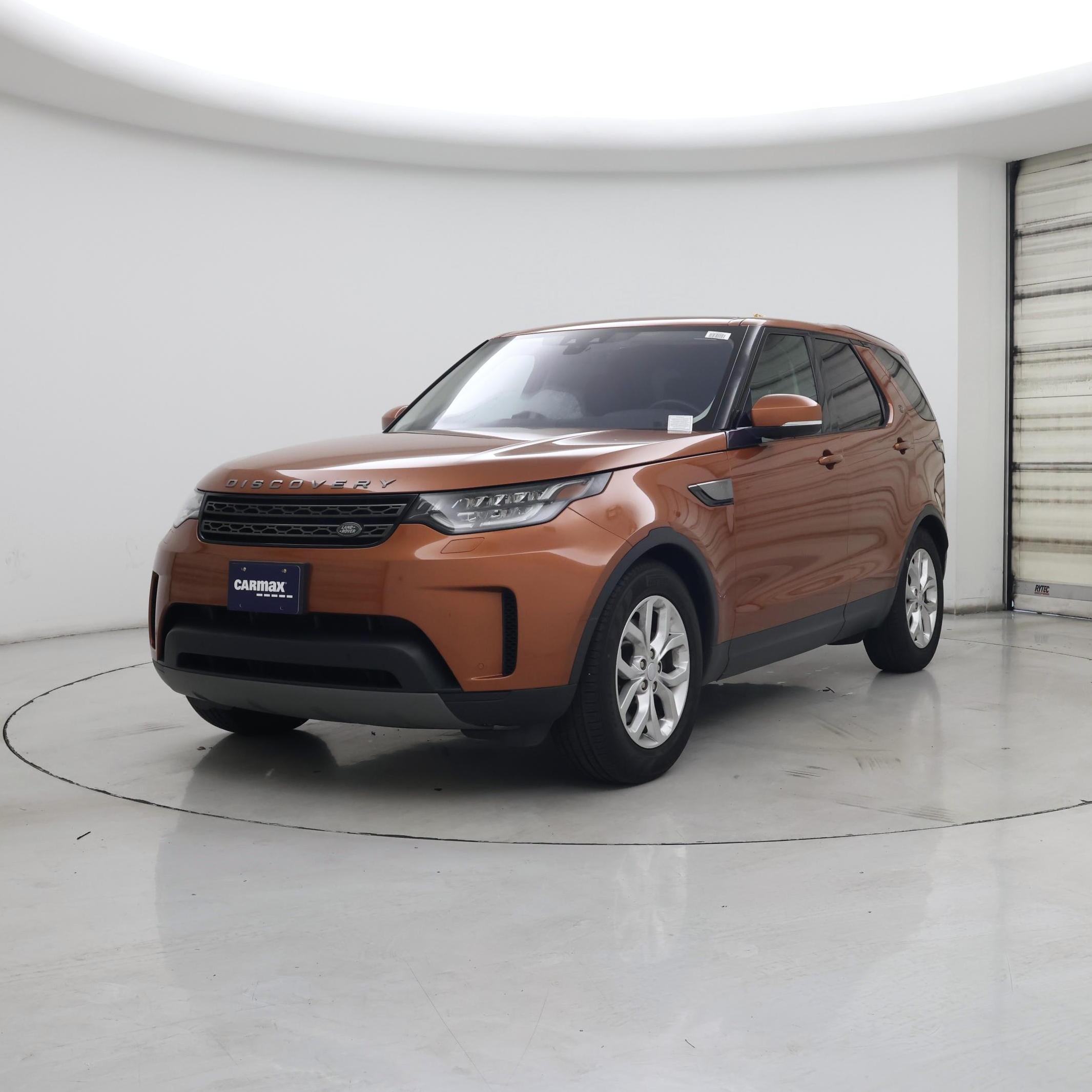 Thumbnail: 2017 Land Rover Discovery - 4
