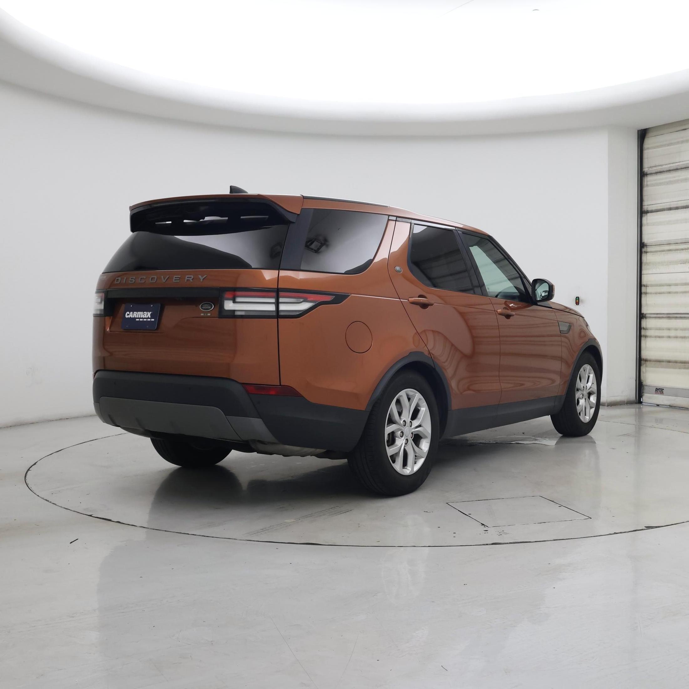 Thumbnail: 2017 Land Rover Discovery - 8