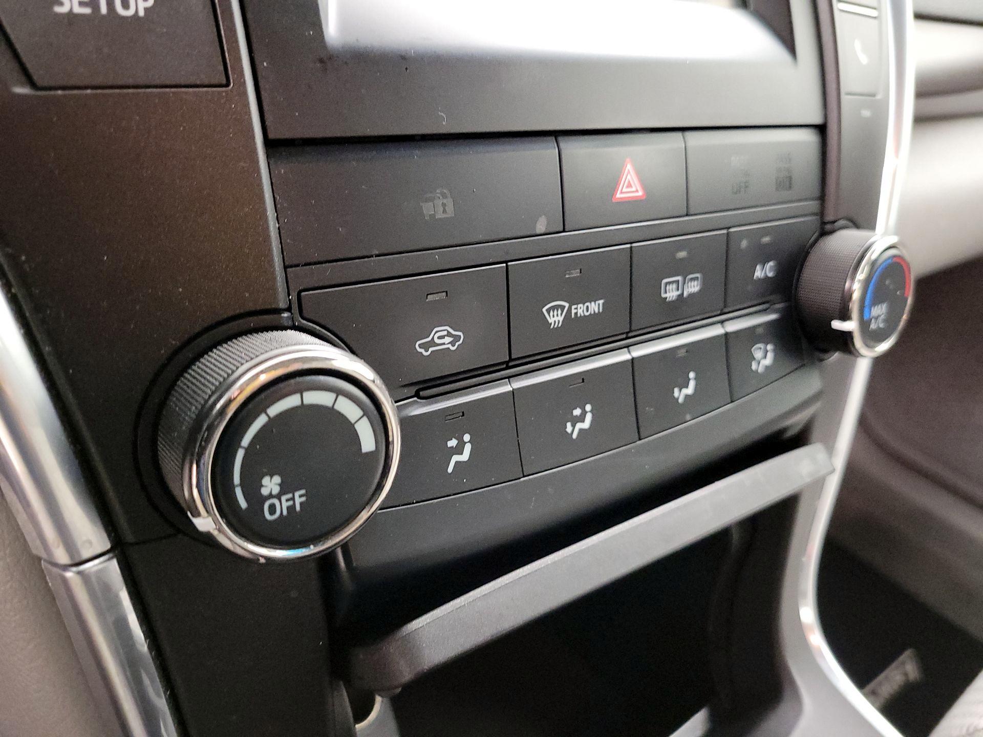 Thumbnail: 2016 Toyota Camry - 16