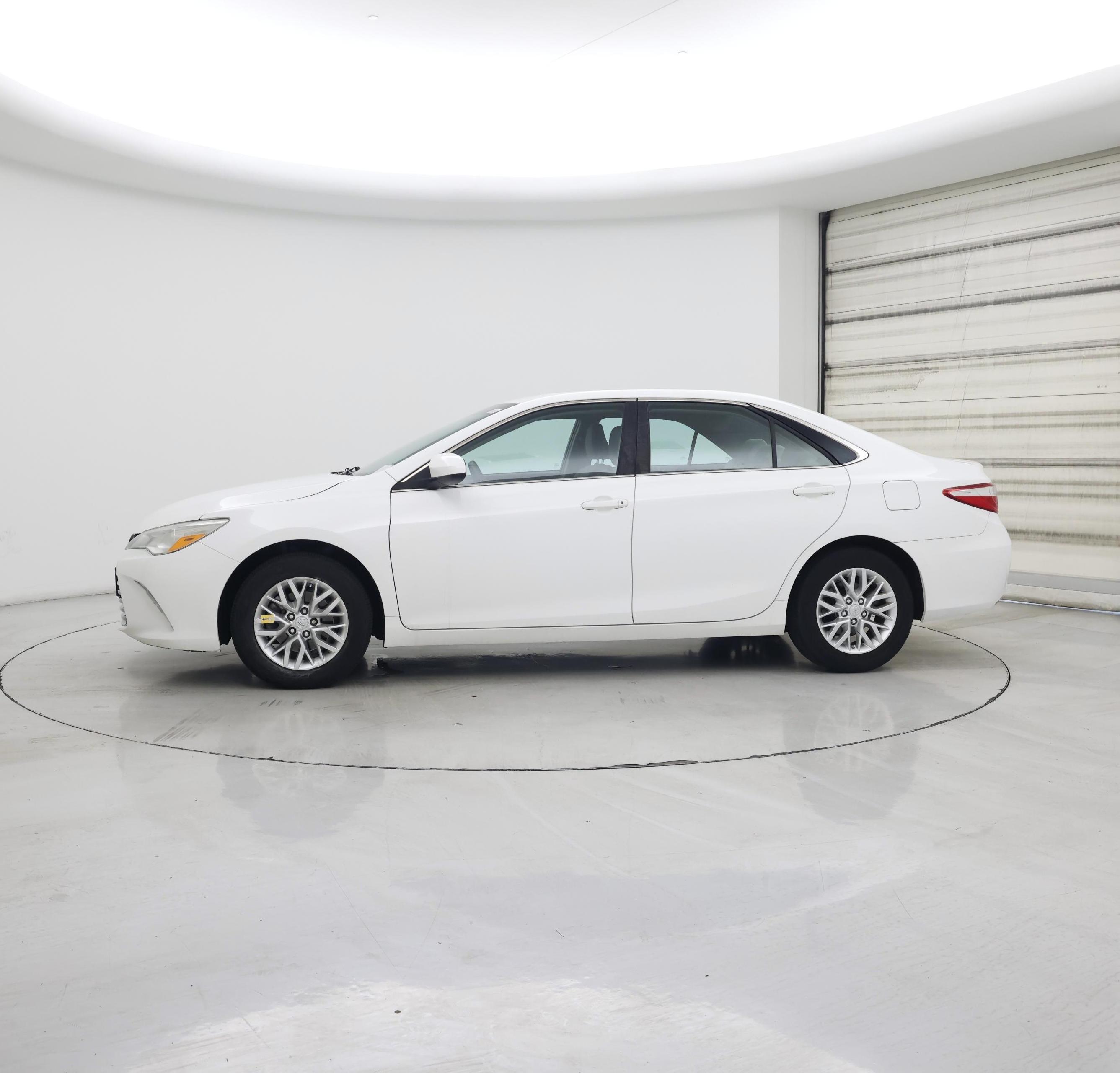 Thumbnail: 2016 Toyota Camry - 3