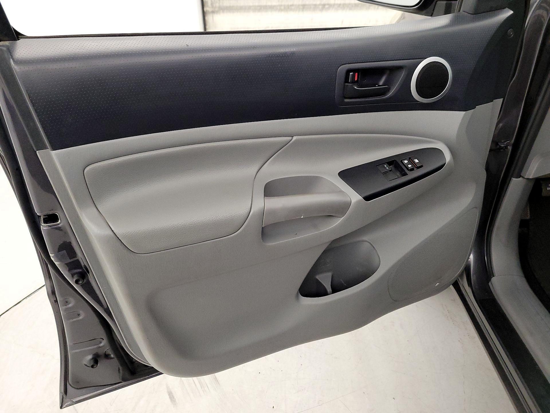 Thumbnail: 2014 Toyota Tacoma - 12