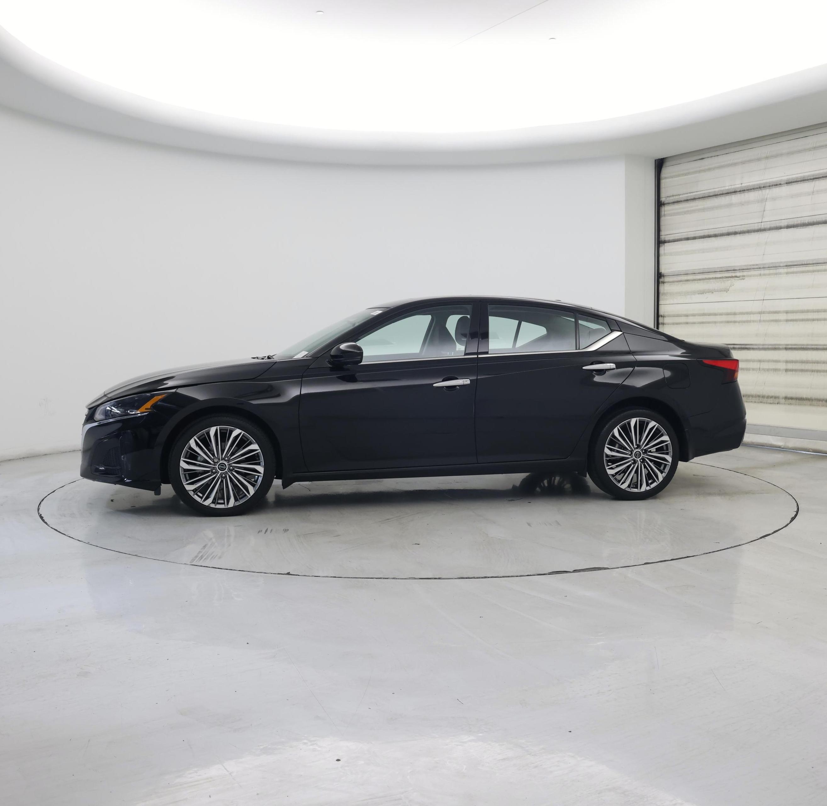 Thumbnail: 2023 Nissan Altima - 3