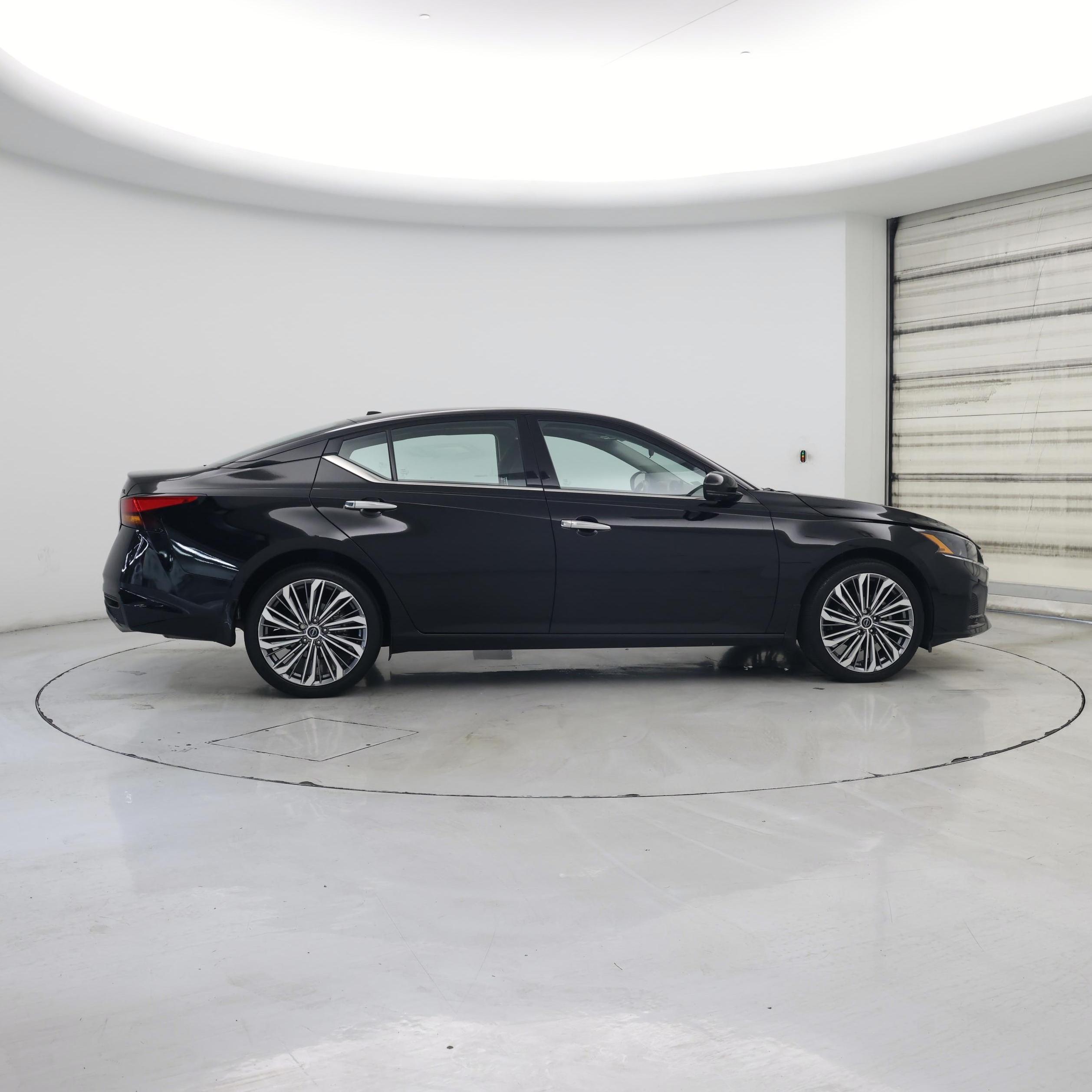 Thumbnail: 2023 Nissan Altima - 7