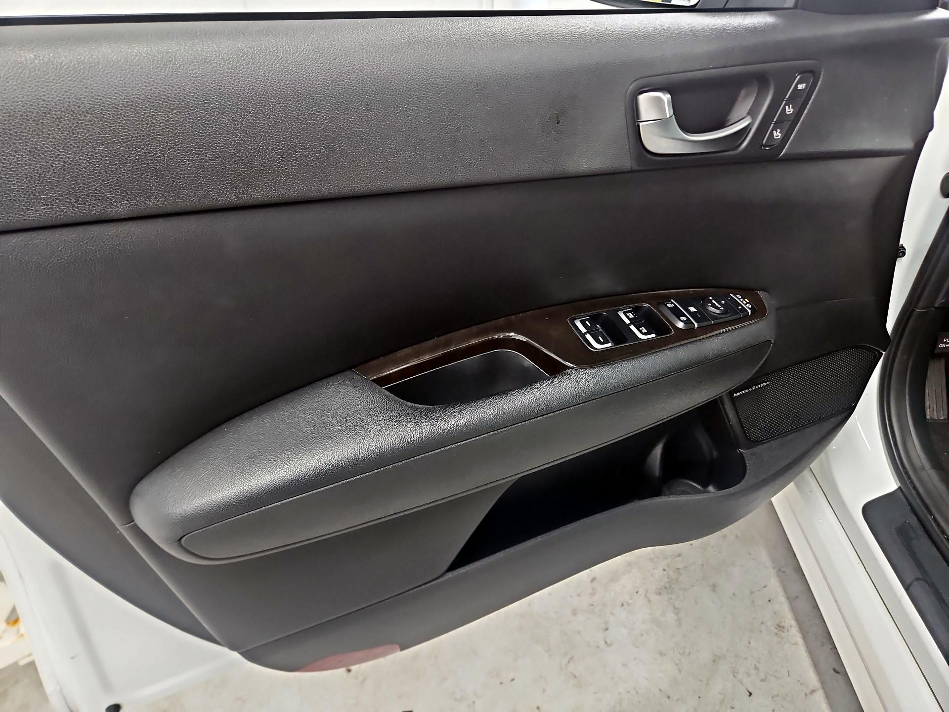 Thumbnail: 2016 Kia Optima - 12