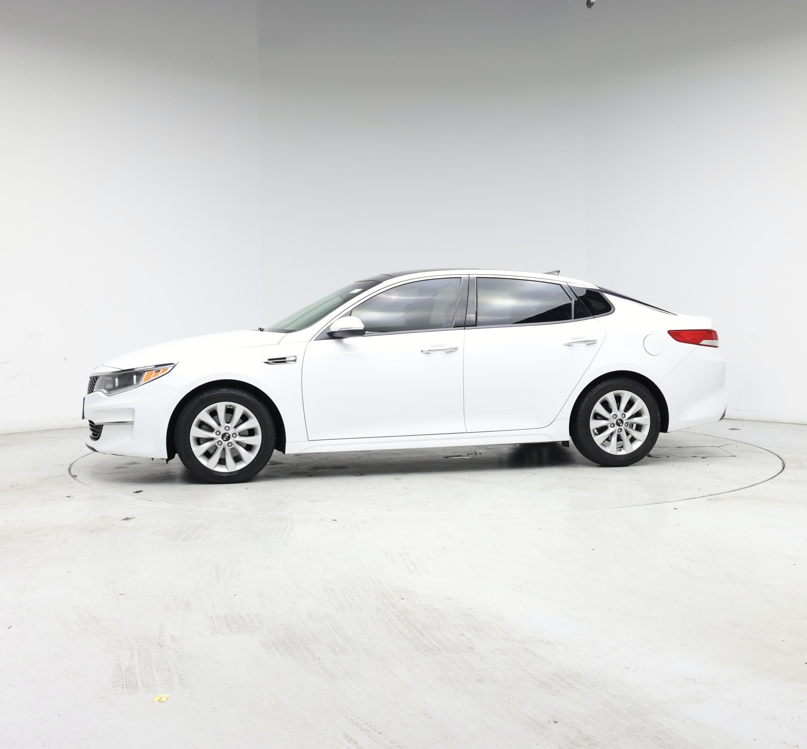 Thumbnail: 2016 Kia Optima - 3