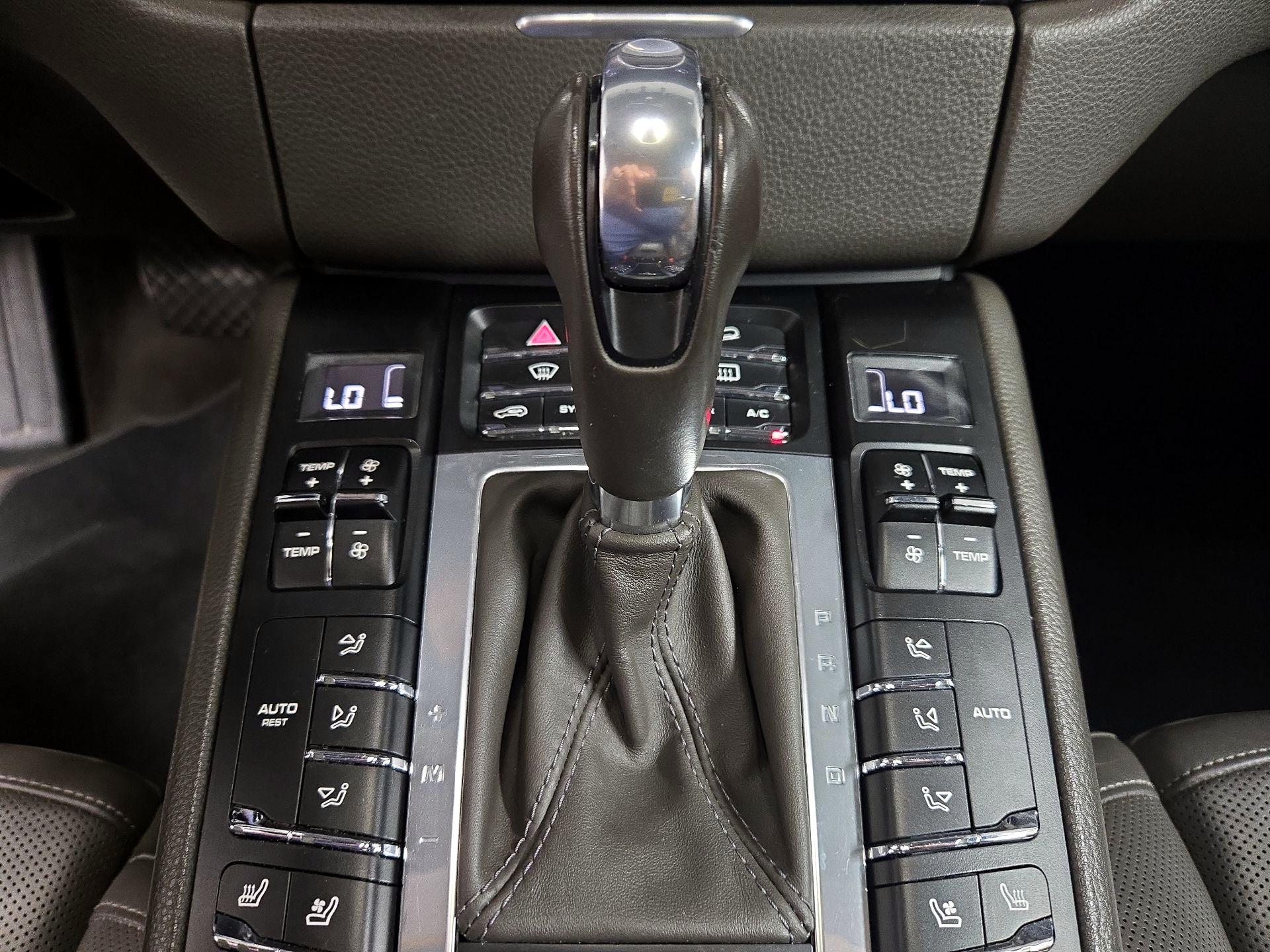 Thumbnail: 2018 Porsche Macan - 17
