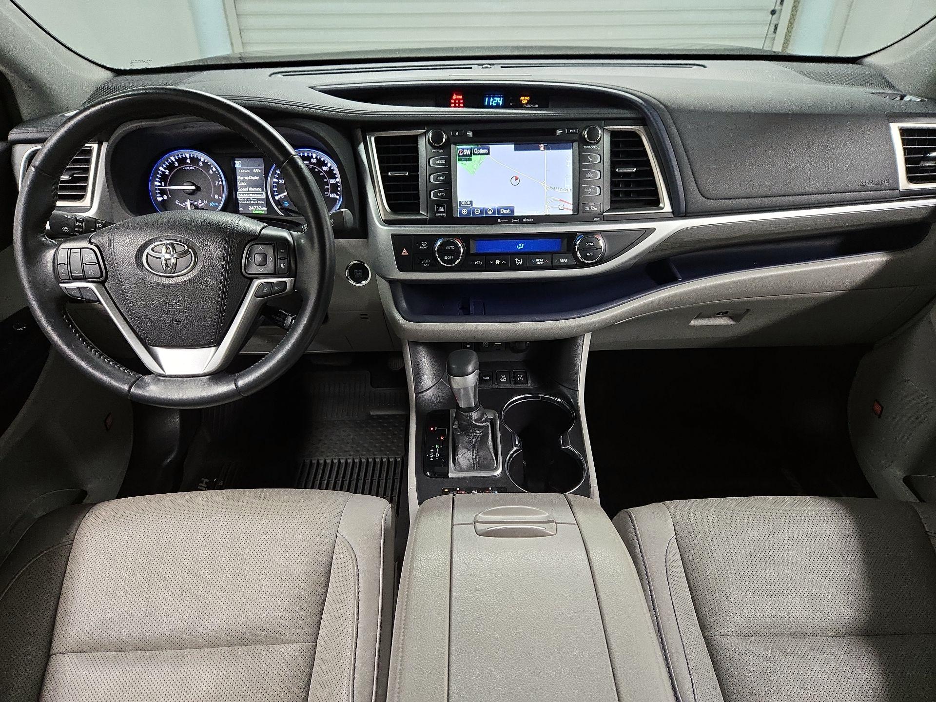 Thumbnail: 2019 Toyota Highlander - 9