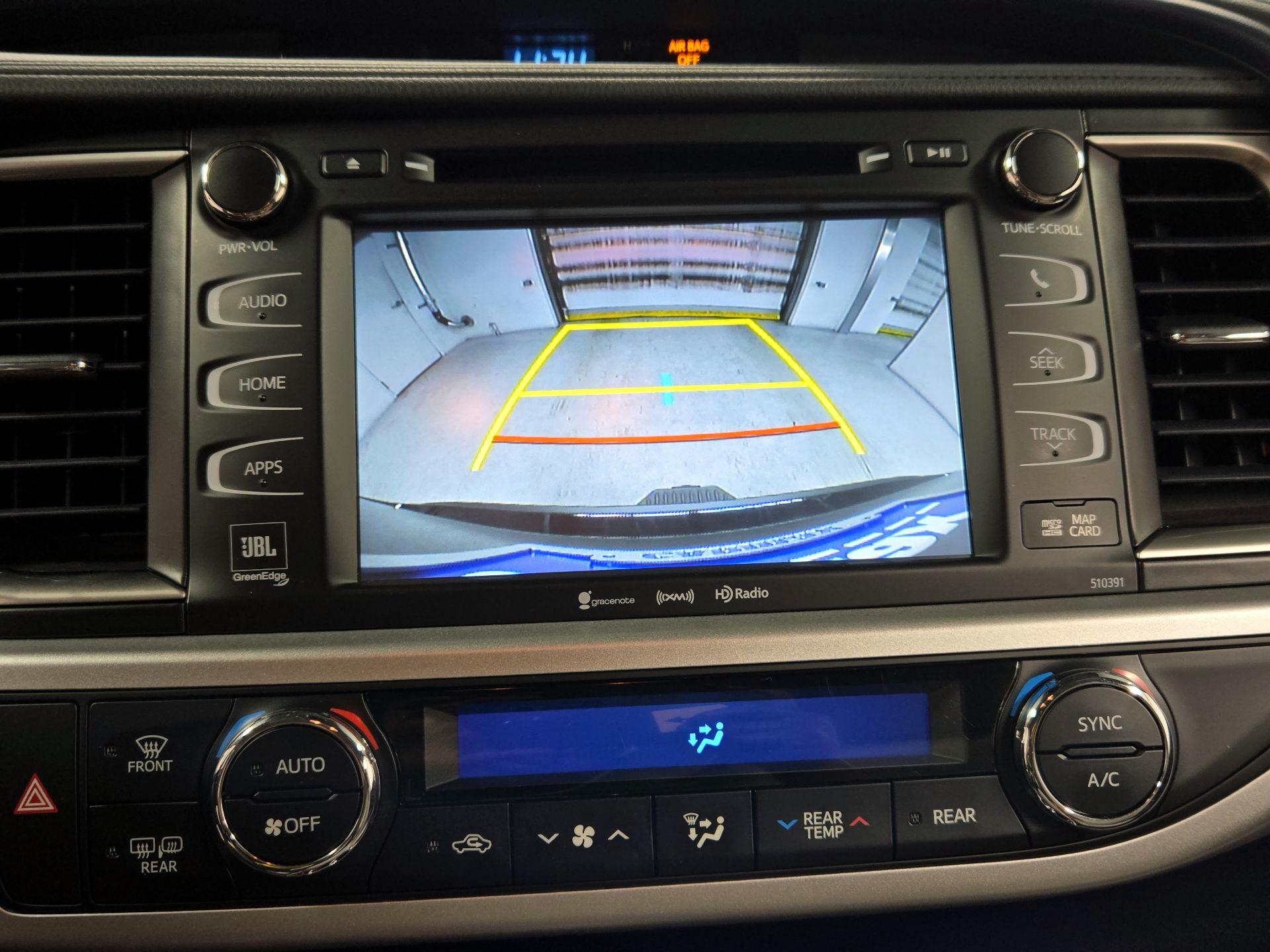 Thumbnail: 2019 Toyota Highlander - 15