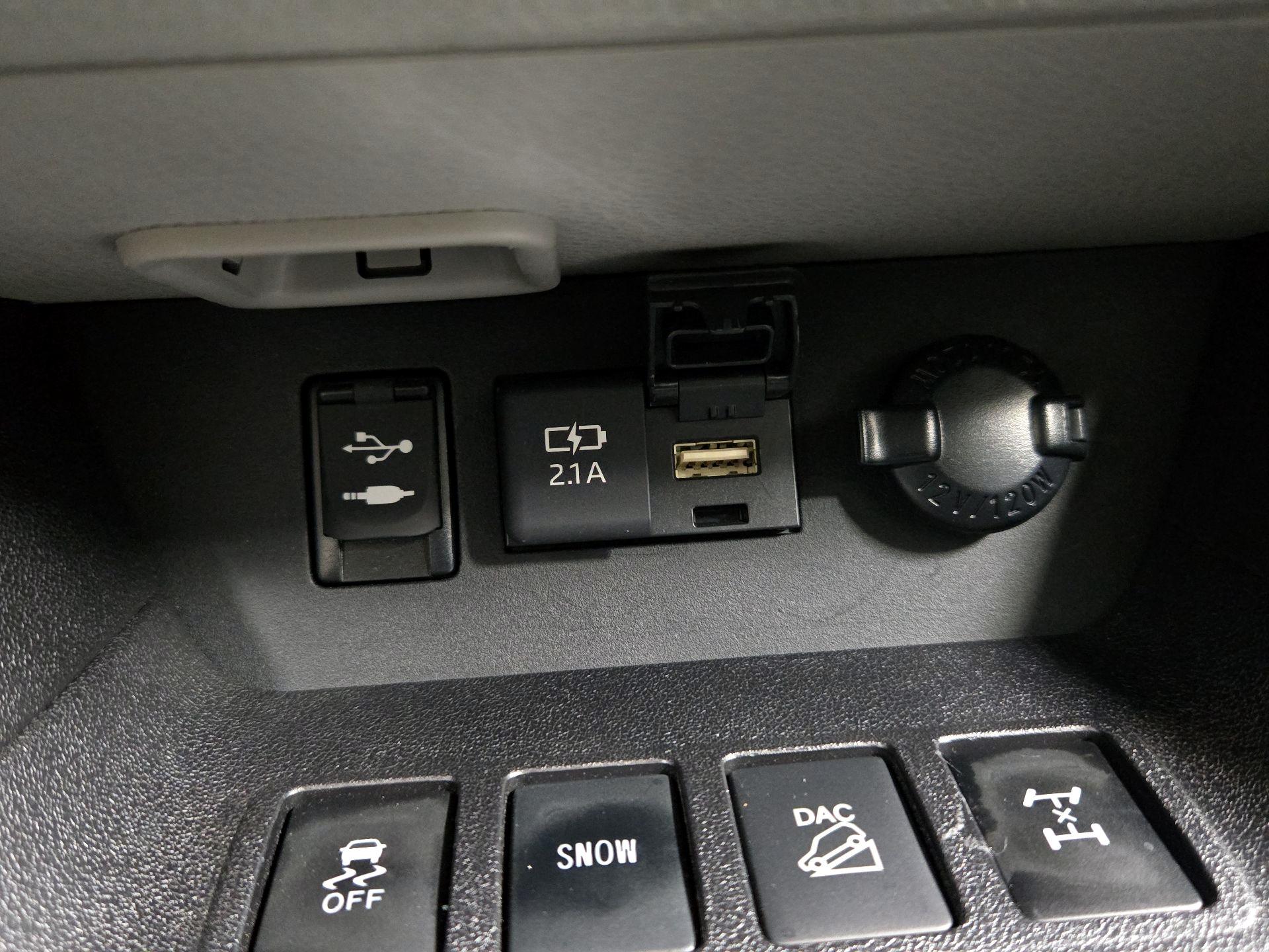 Thumbnail: 2019 Toyota Highlander - 19