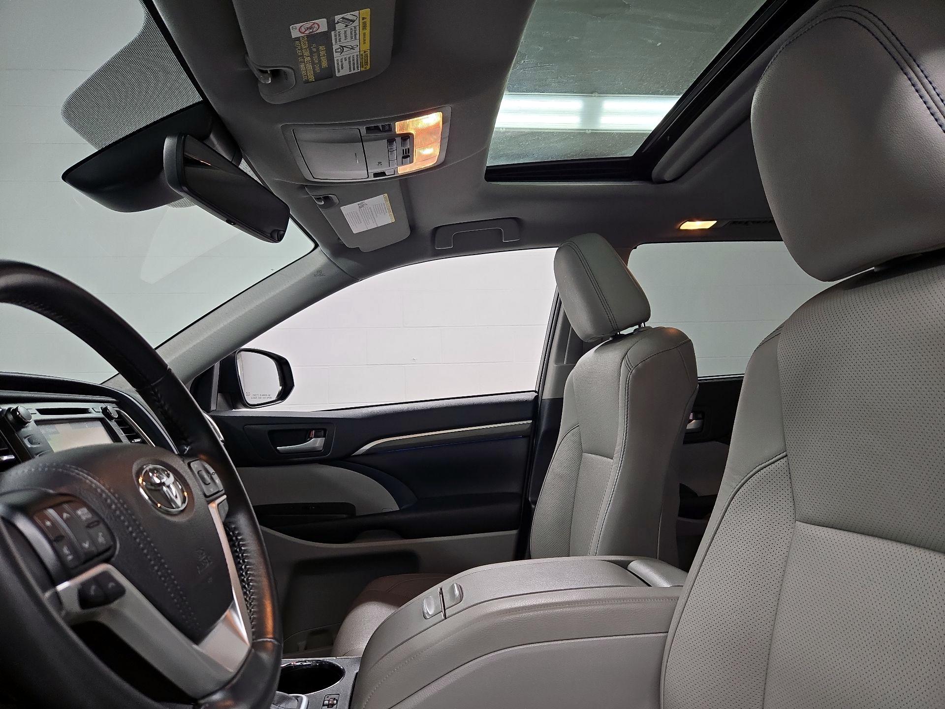 Thumbnail: 2019 Toyota Highlander - 20