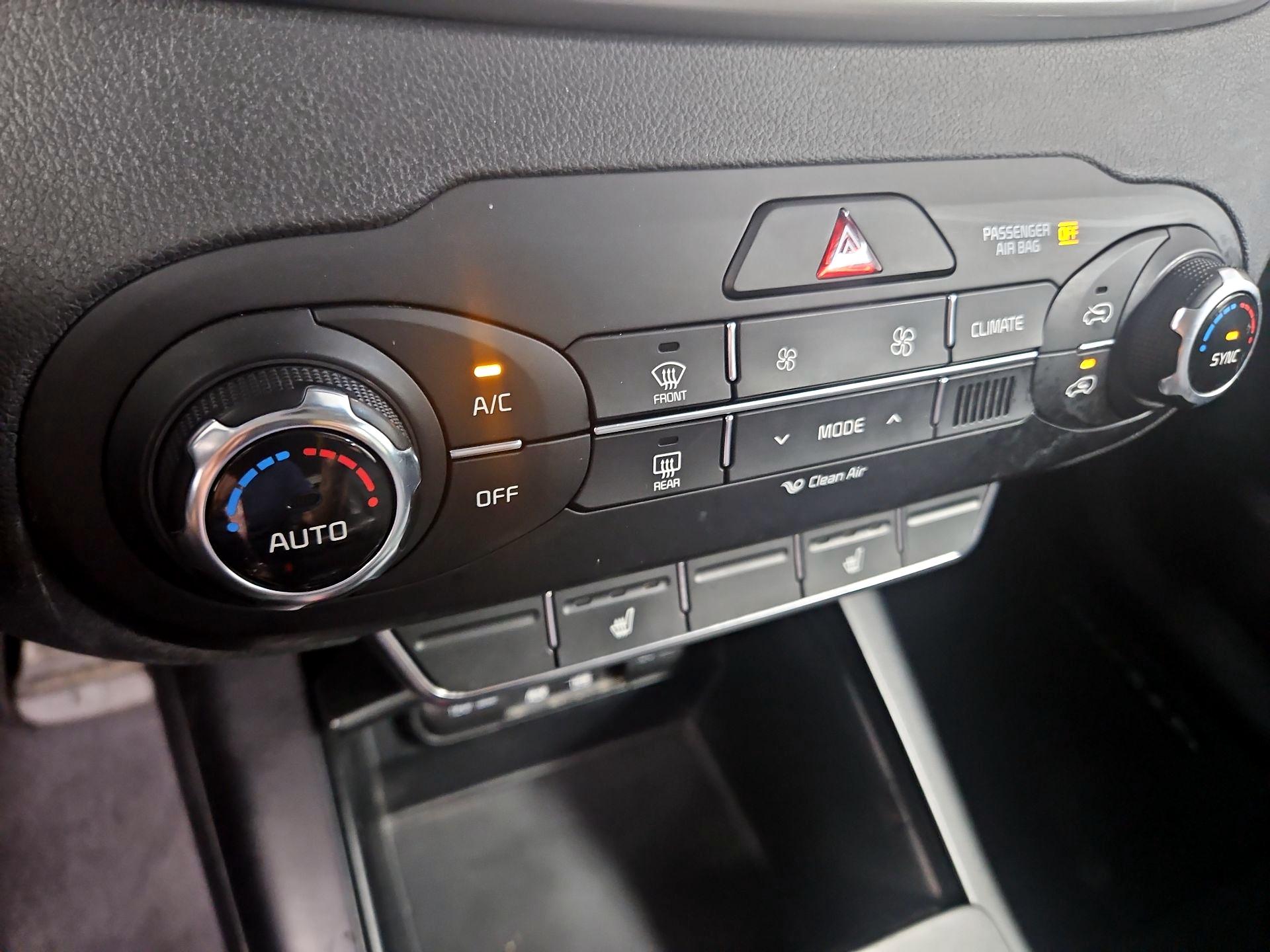 Thumbnail: 2017 Kia Sorento - 16