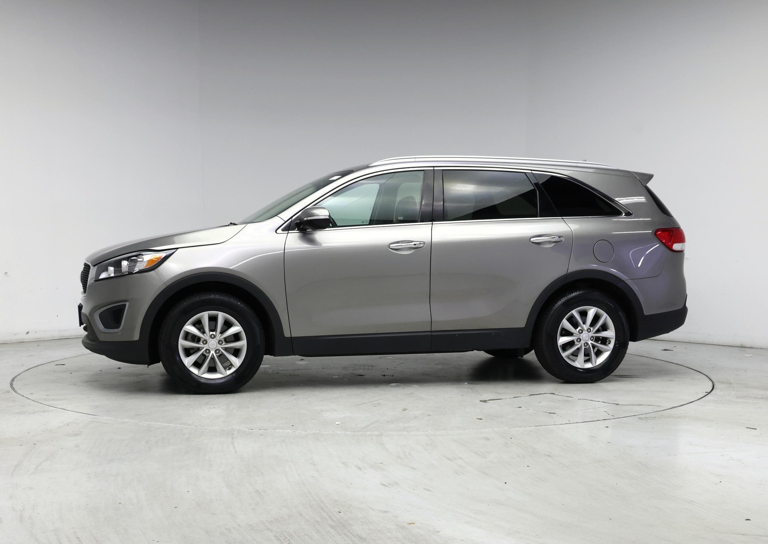 Thumbnail: 2017 Kia Sorento - 3
