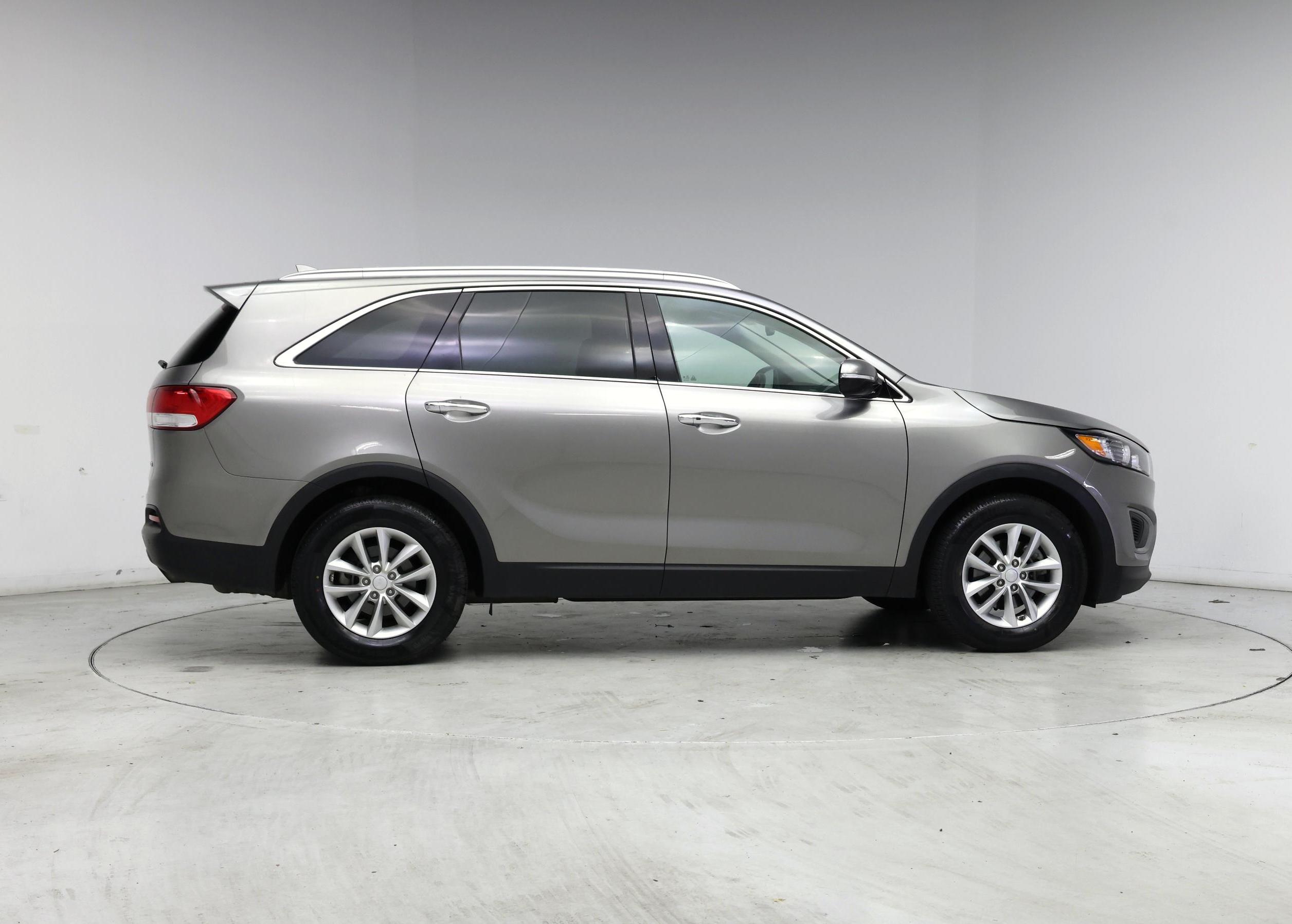 Thumbnail: 2017 Kia Sorento - 7