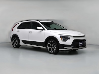White 2023 Kia Niro SX Touring