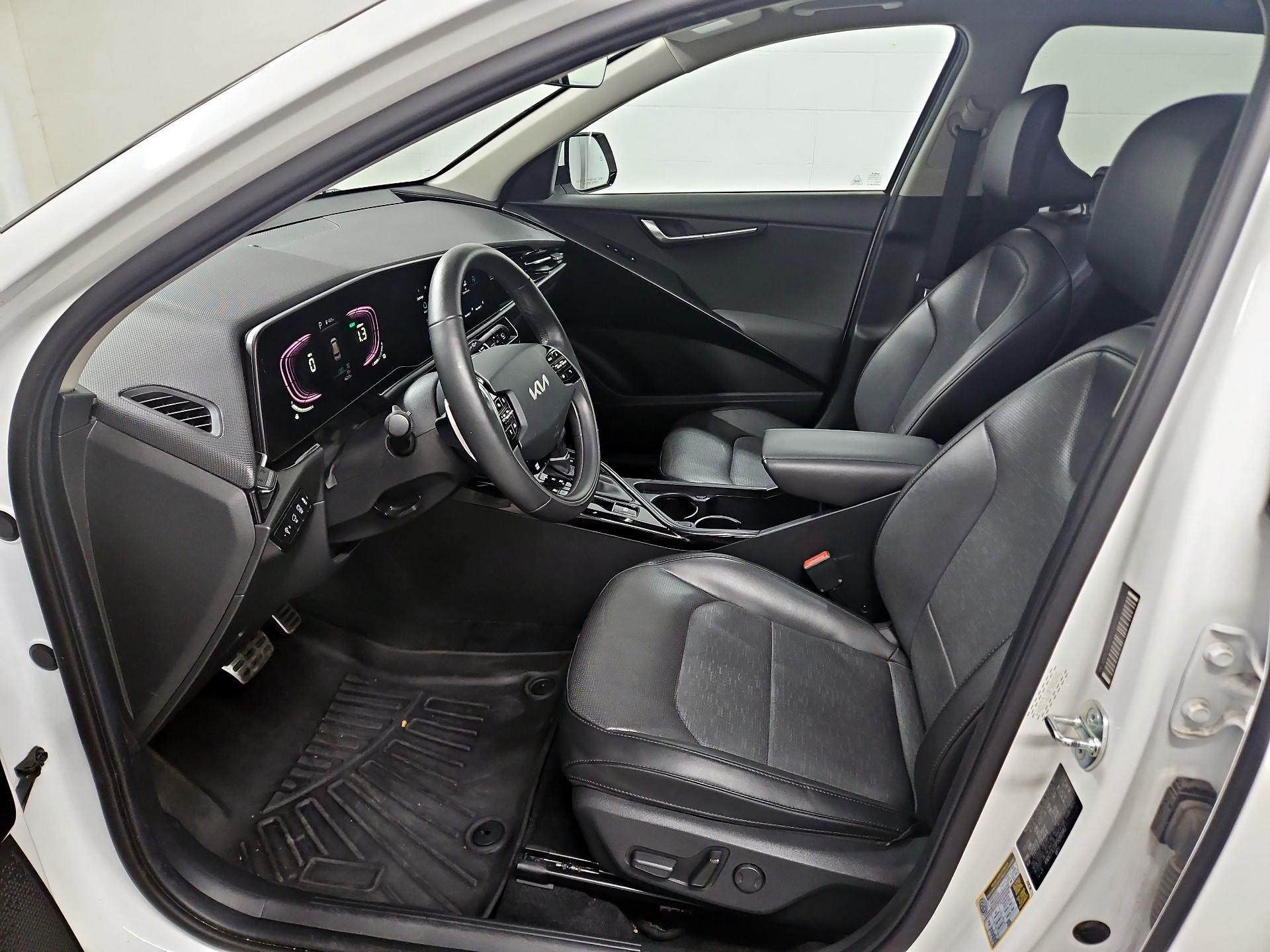 Thumbnail: 2023 Kia Niro - 11