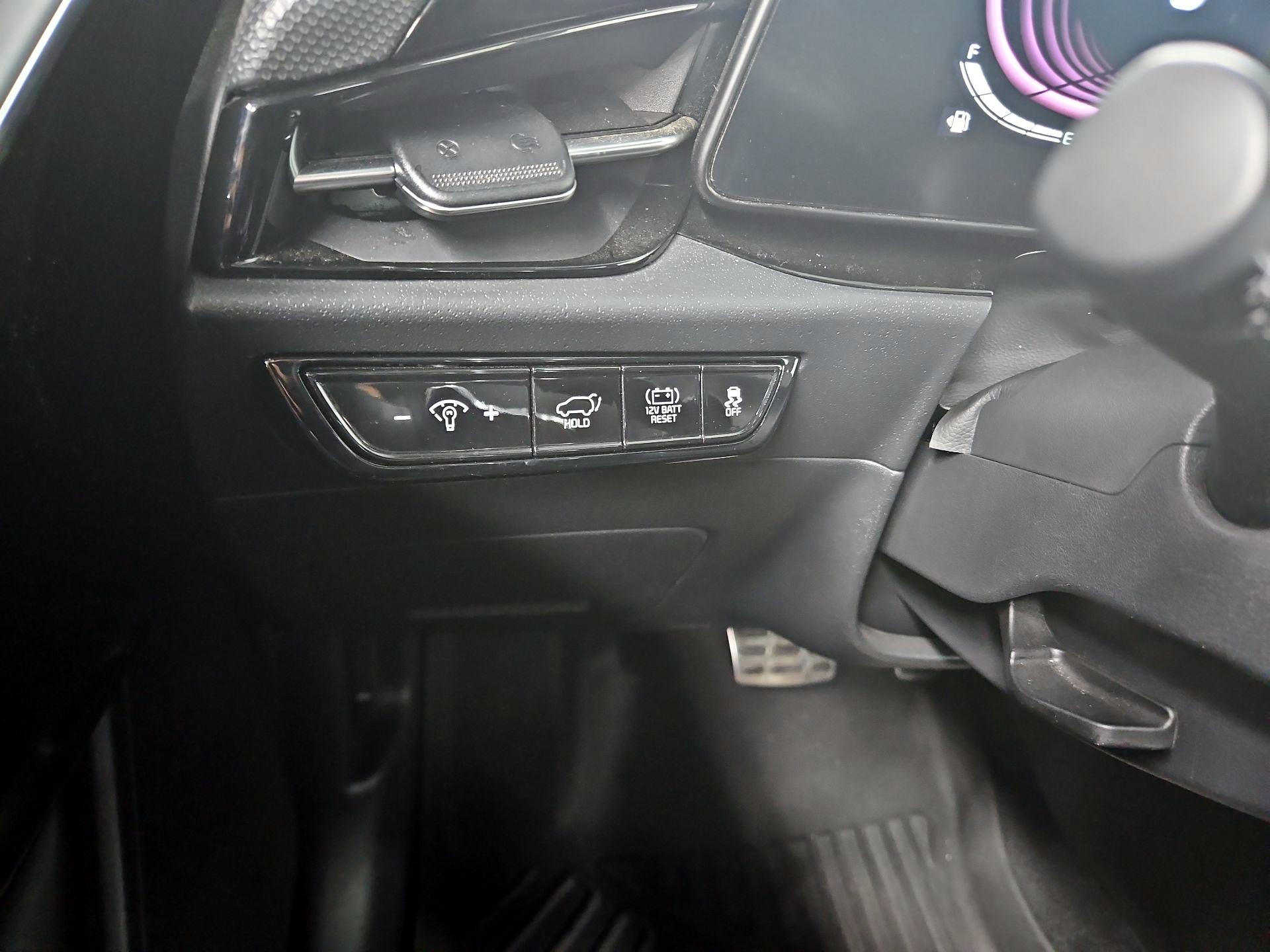 Thumbnail: 2023 Kia Niro - 13