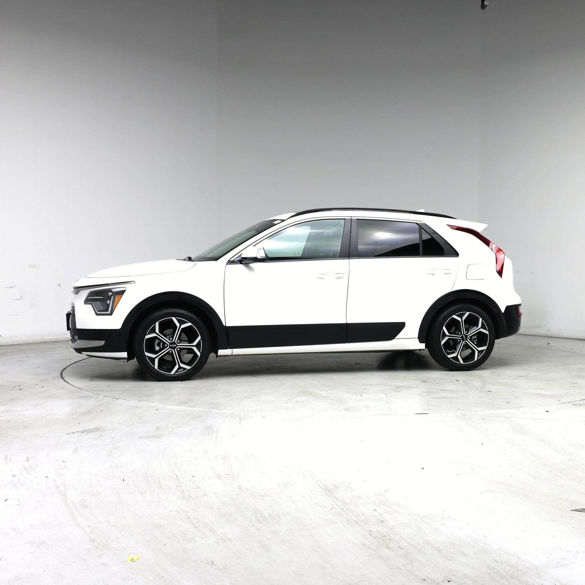 Thumbnail: 2023 Kia Niro - 3