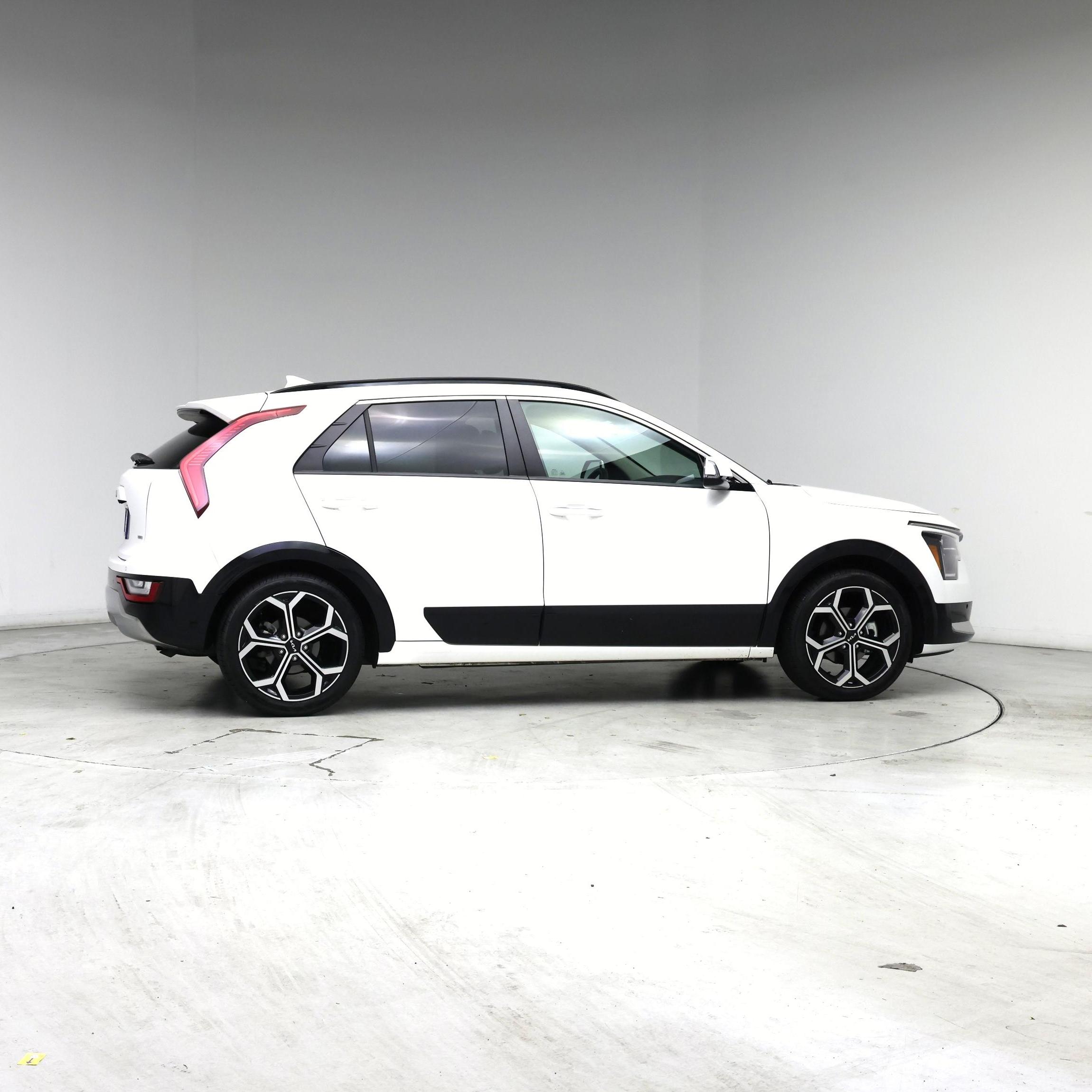 Thumbnail: 2023 Kia Niro - 7
